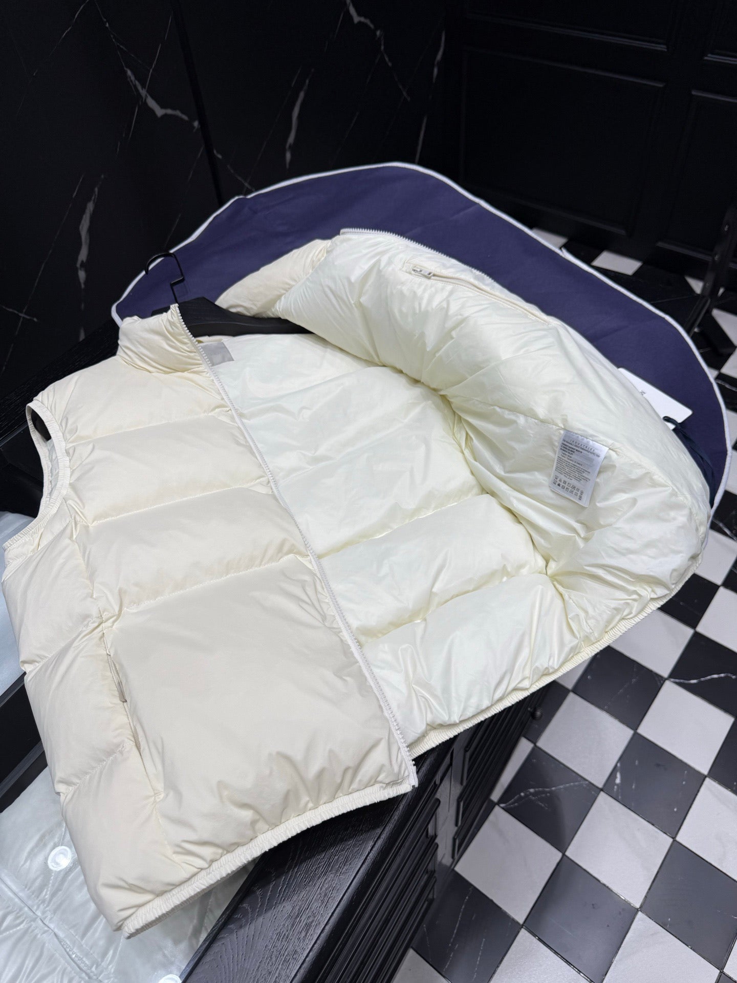 ALMAZ 다운 패딩 조끼