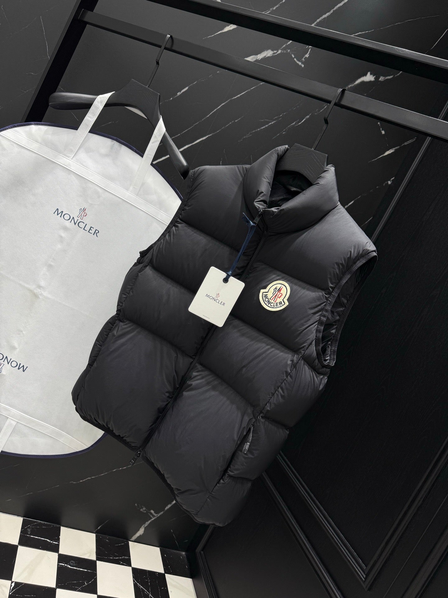 ALMAZ 다운 패딩 조끼