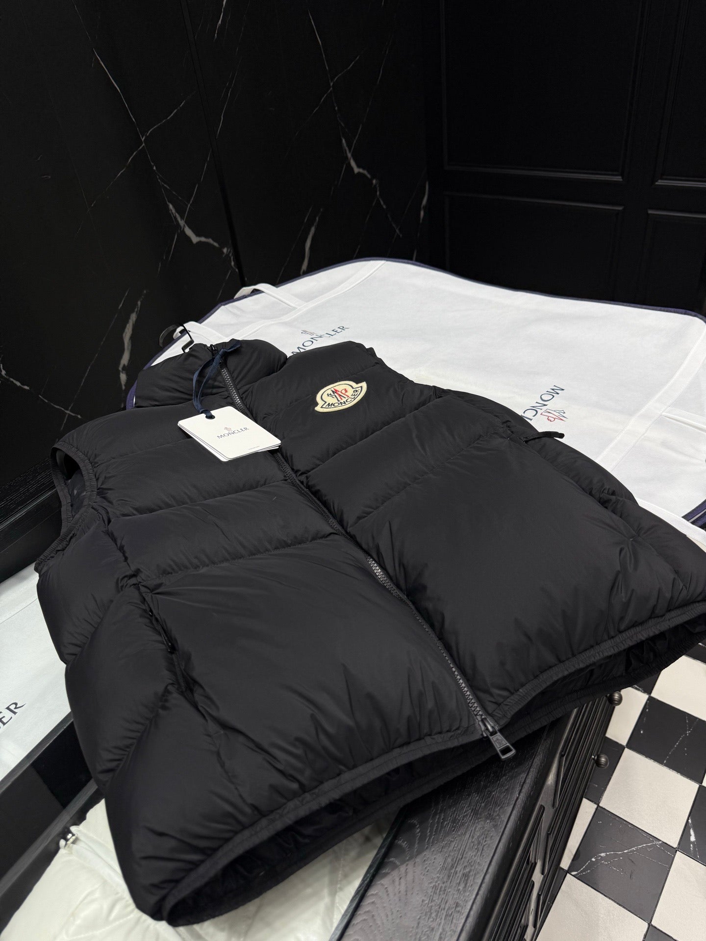 ALMAZ 다운 패딩 조끼