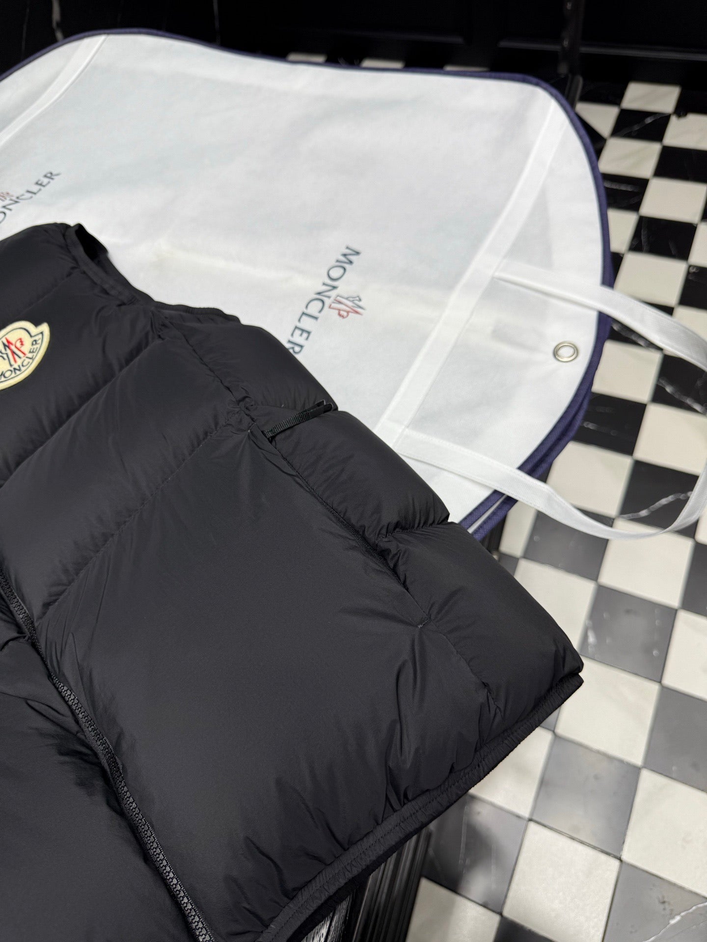 ALMAZ 다운 패딩 조끼