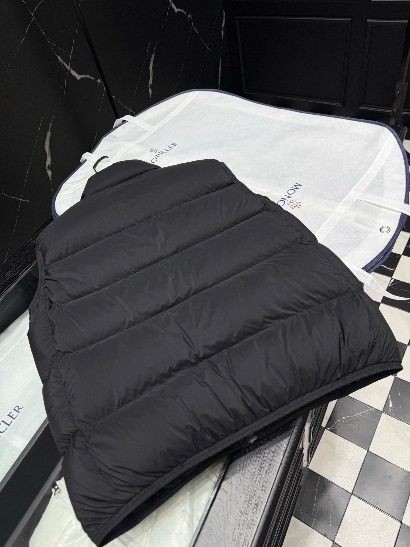 ALMAZ 다운 패딩 조끼