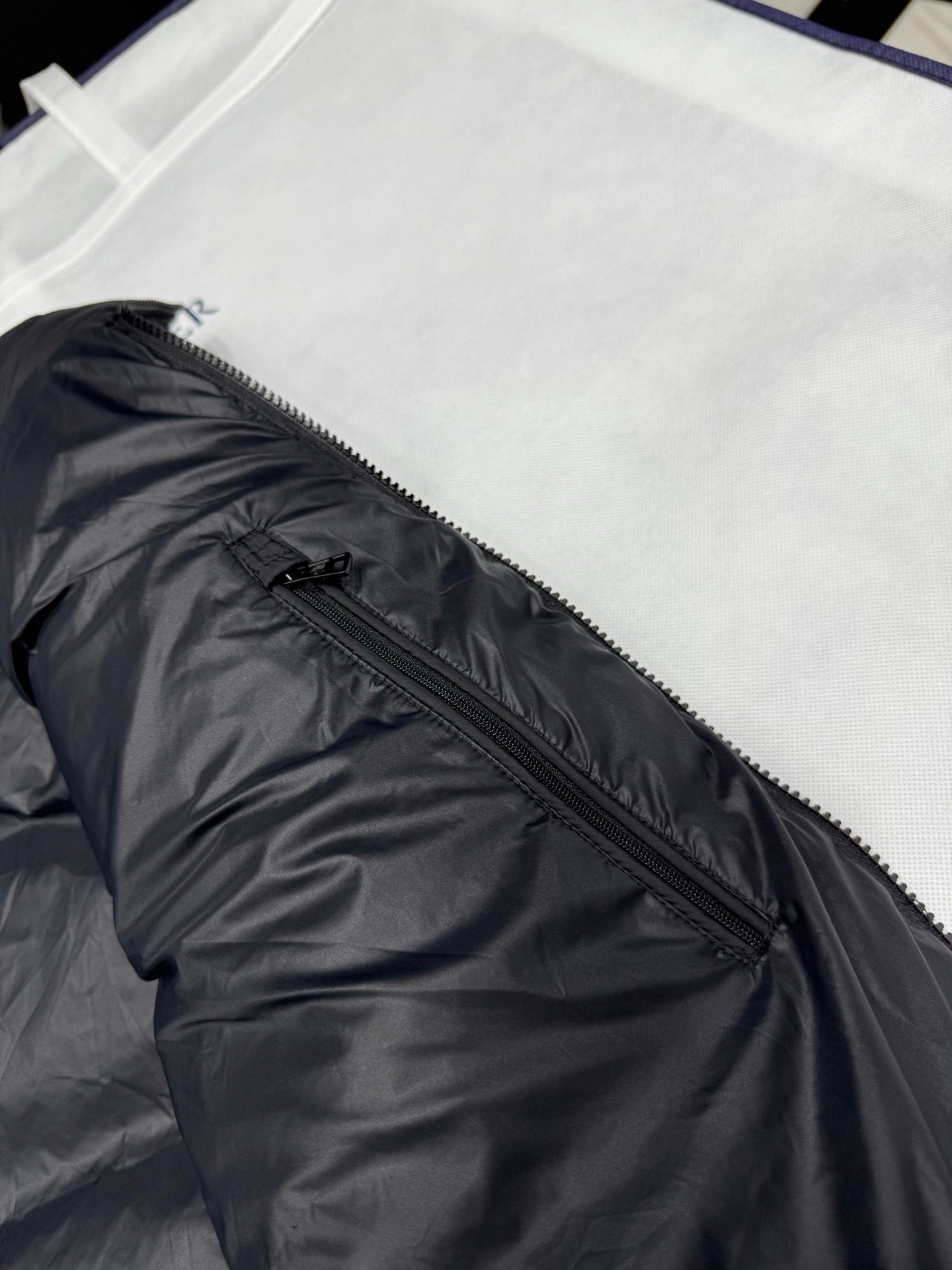 ALMAZ 다운 패딩 조끼