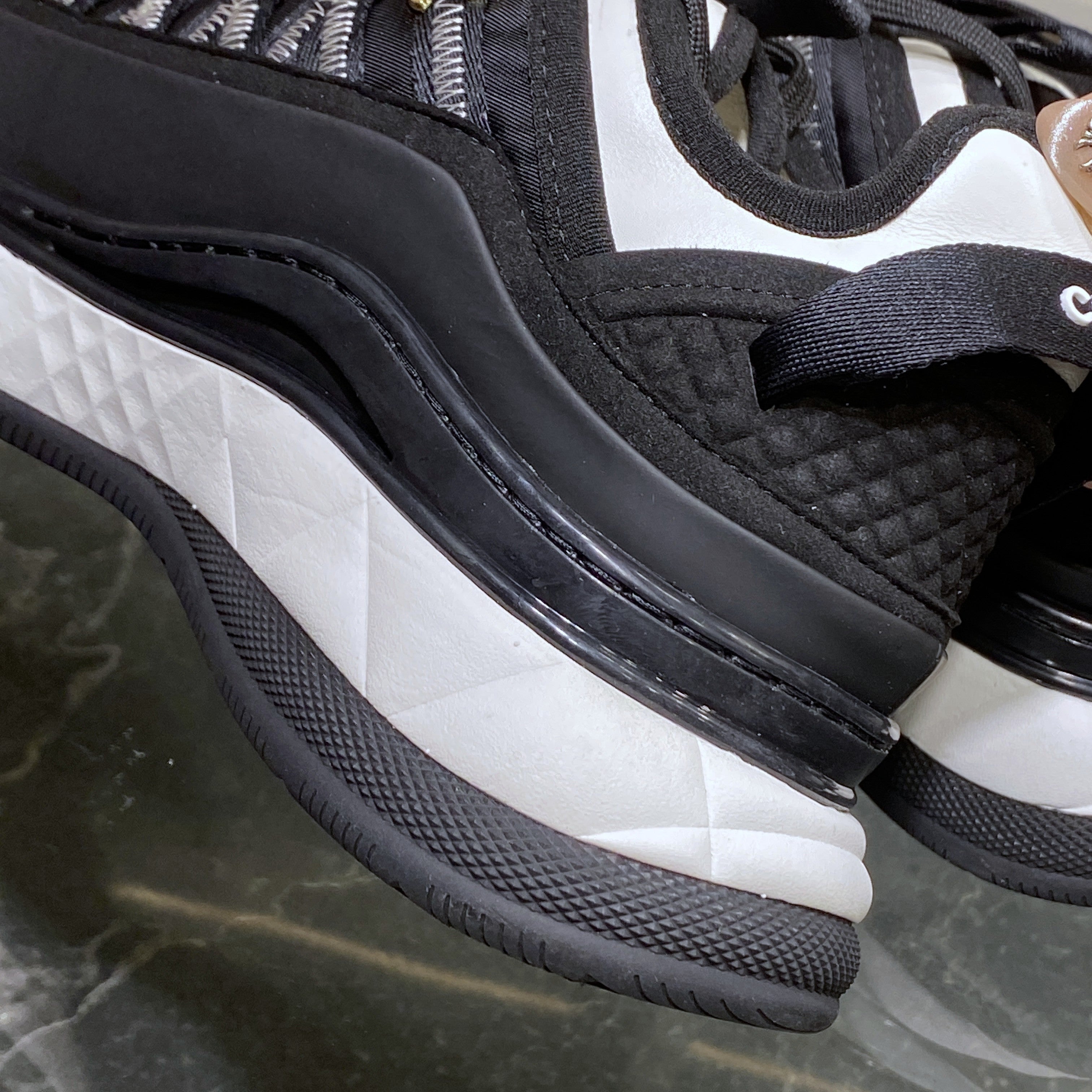 국내) 미세하자) 샤넬 25C 믹스드파이버 스니커즈 / 블랙 37