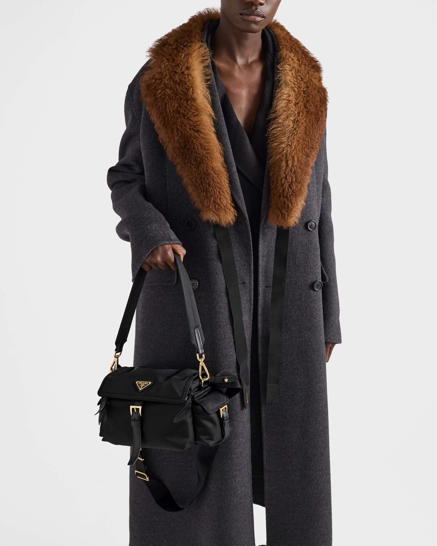 프라다 익스플로어 미디엄 나파 가죽 숄더백