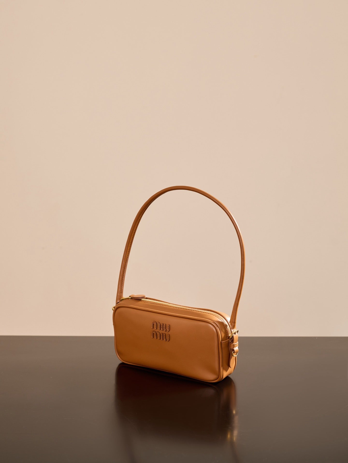 미우미우 가죽 파우치