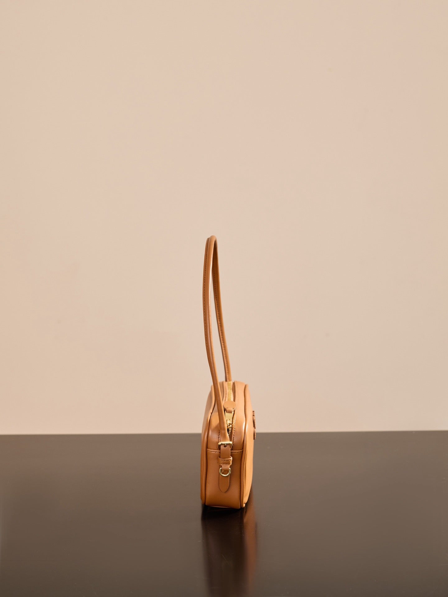 미우미우 가죽 파우치