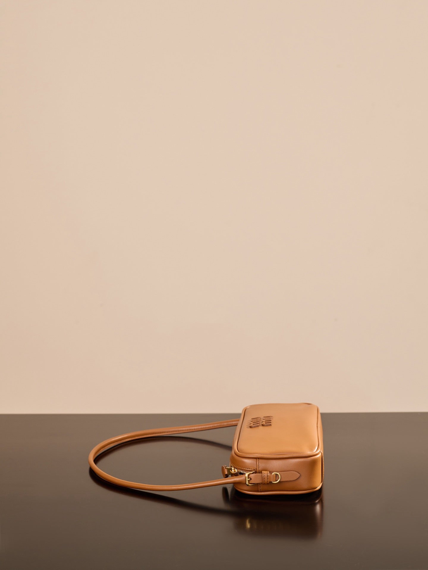 미우미우 가죽 파우치