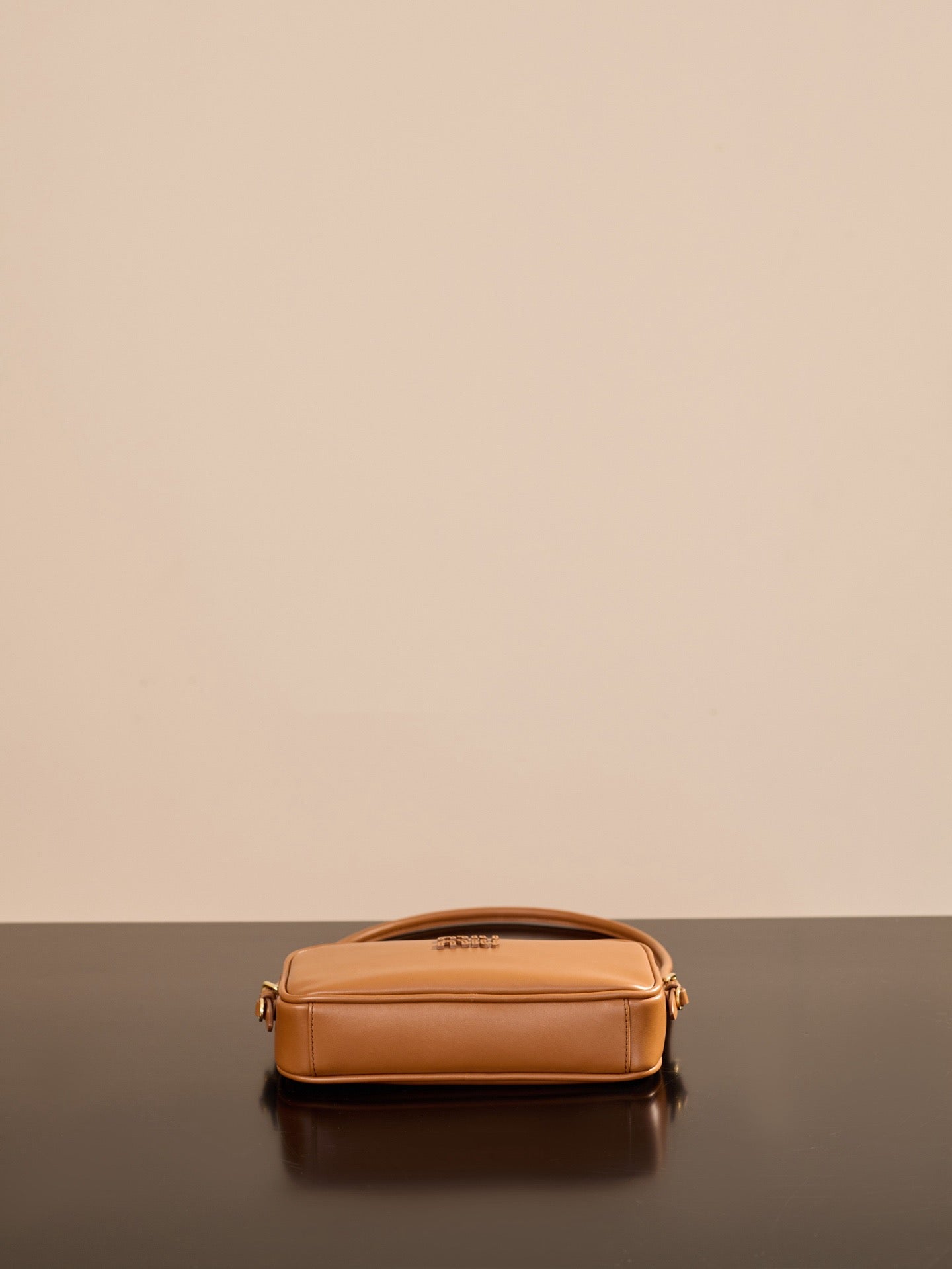 미우미우 가죽 파우치