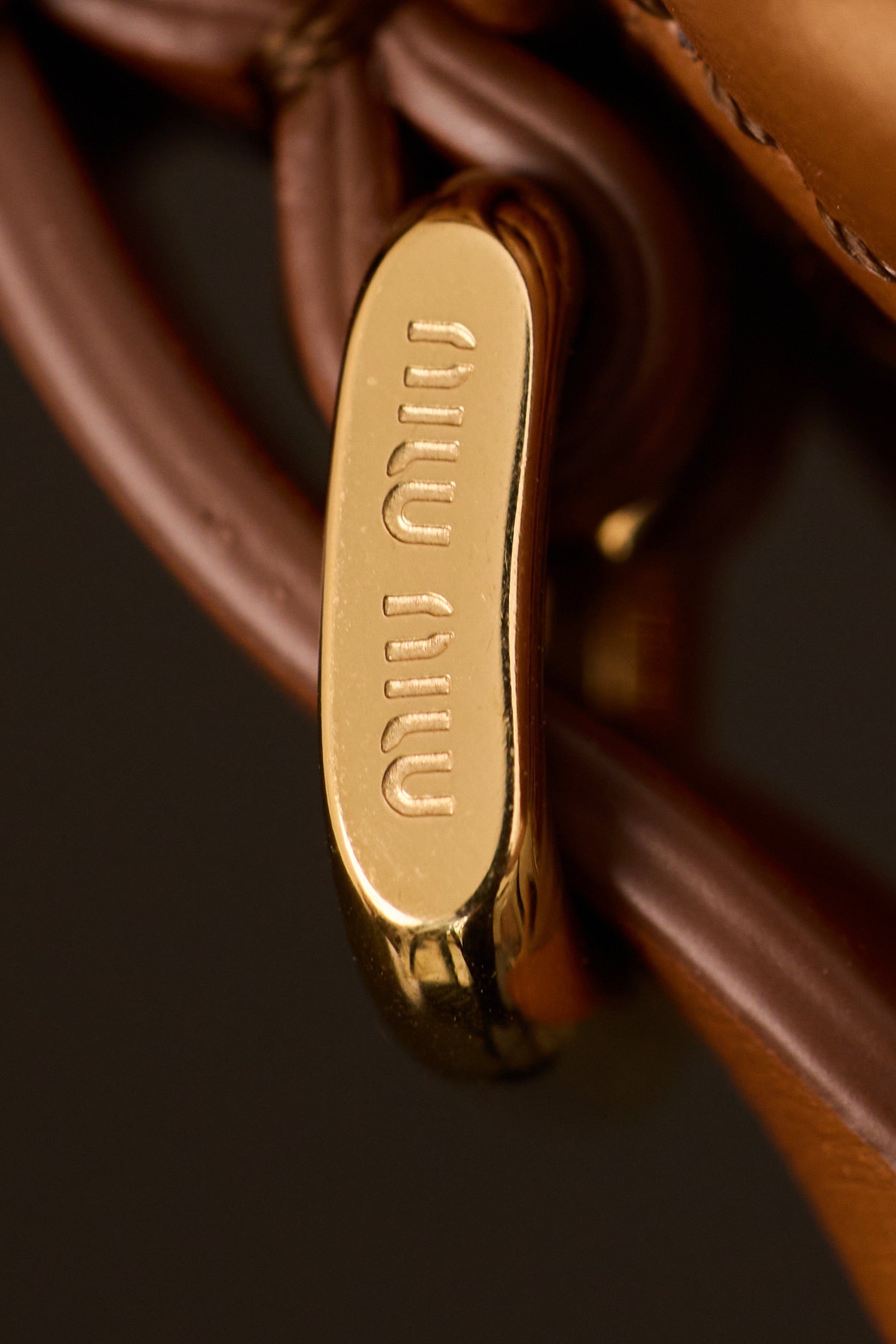 미우미우 가죽 파우치