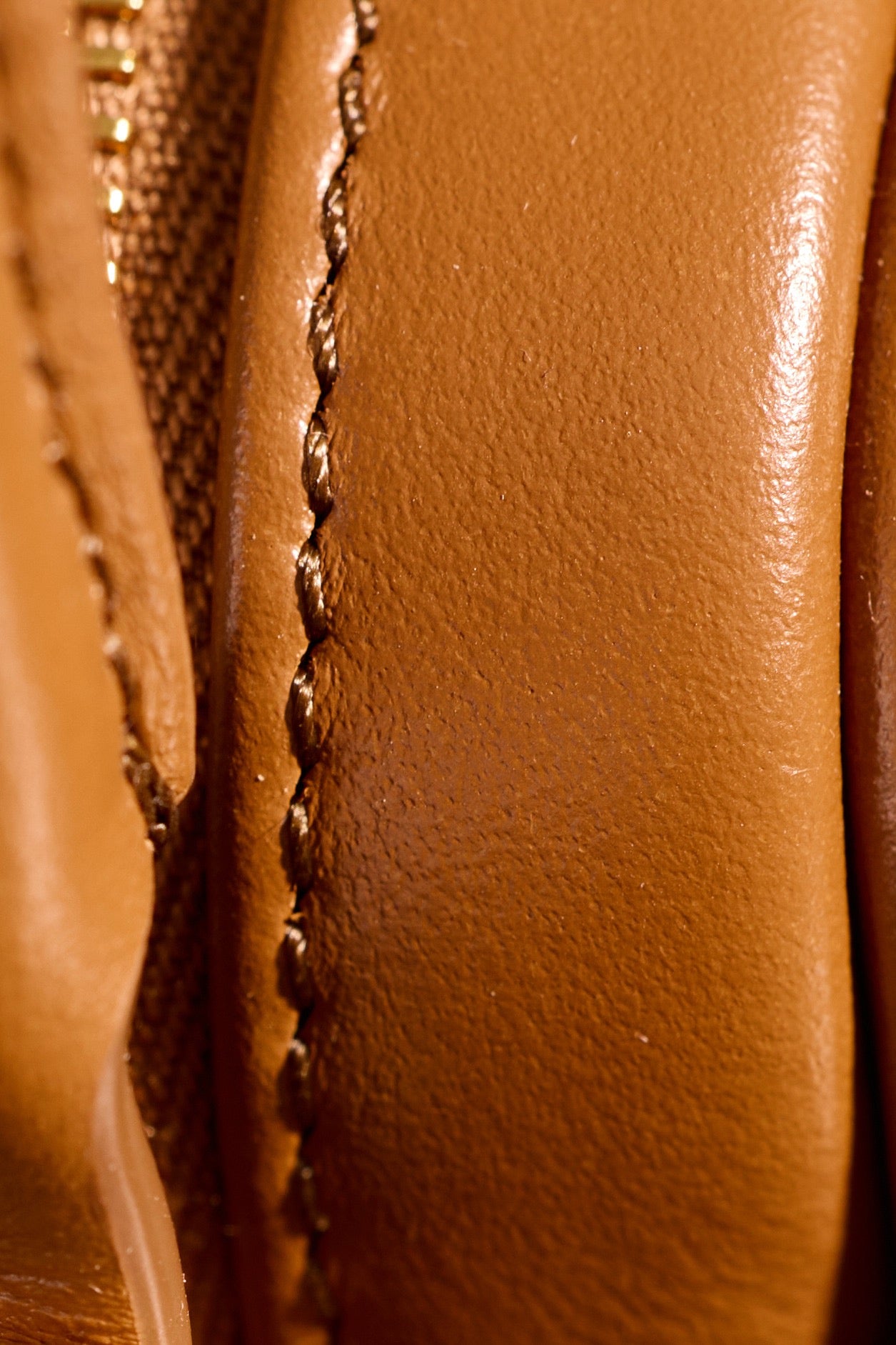 미우미우 가죽 파우치