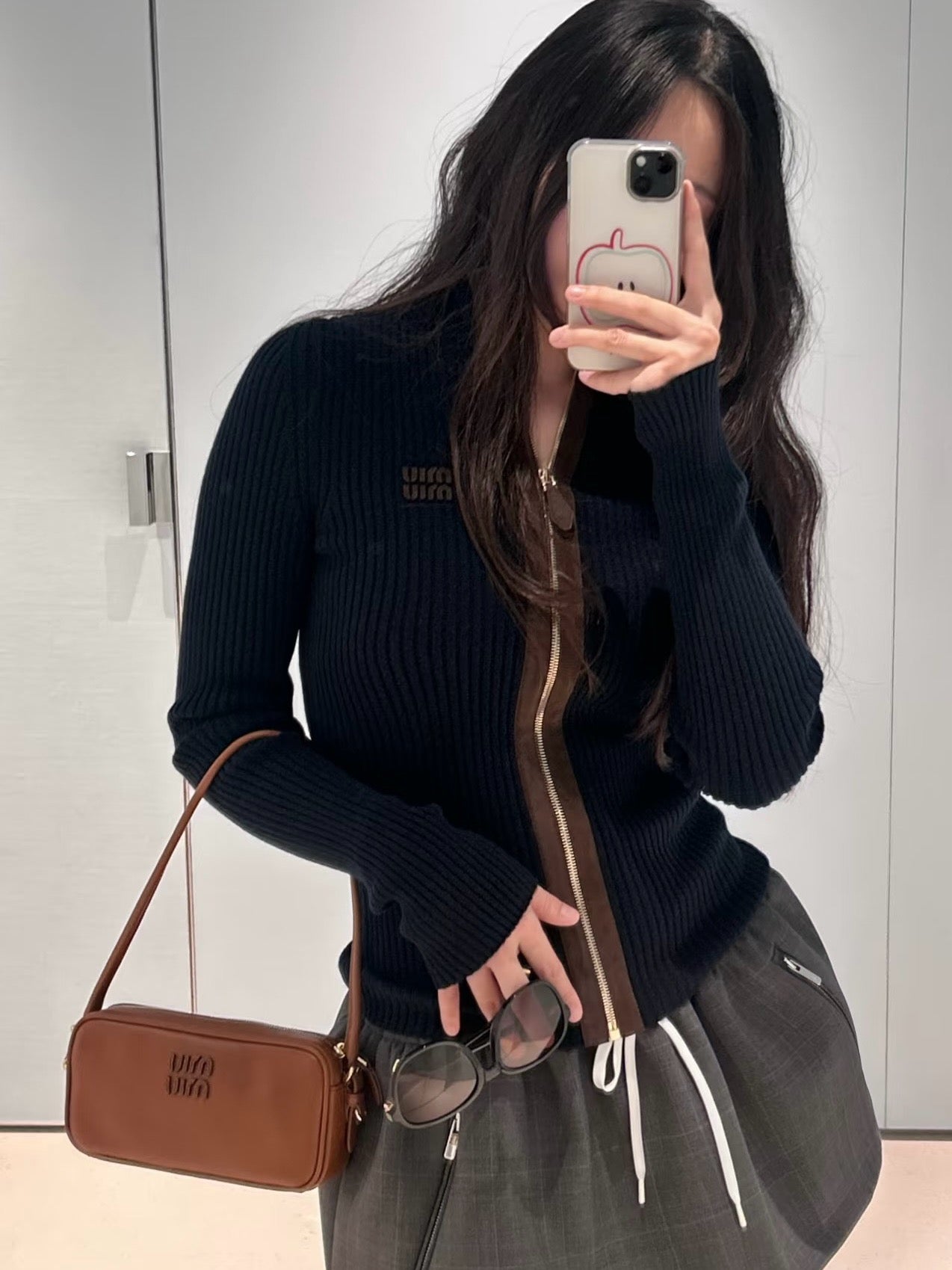 미우미우 가죽 파우치