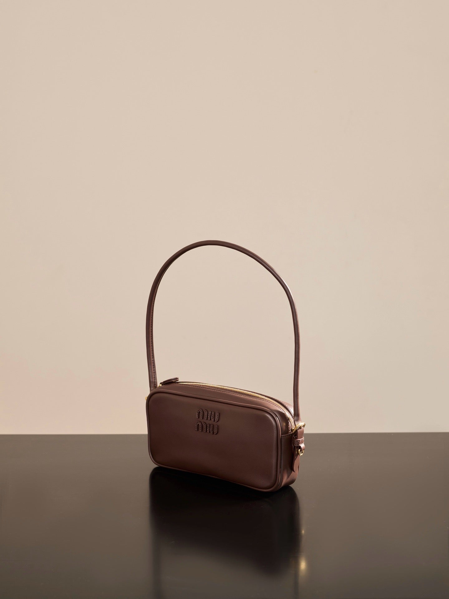 미우미우 가죽 파우치