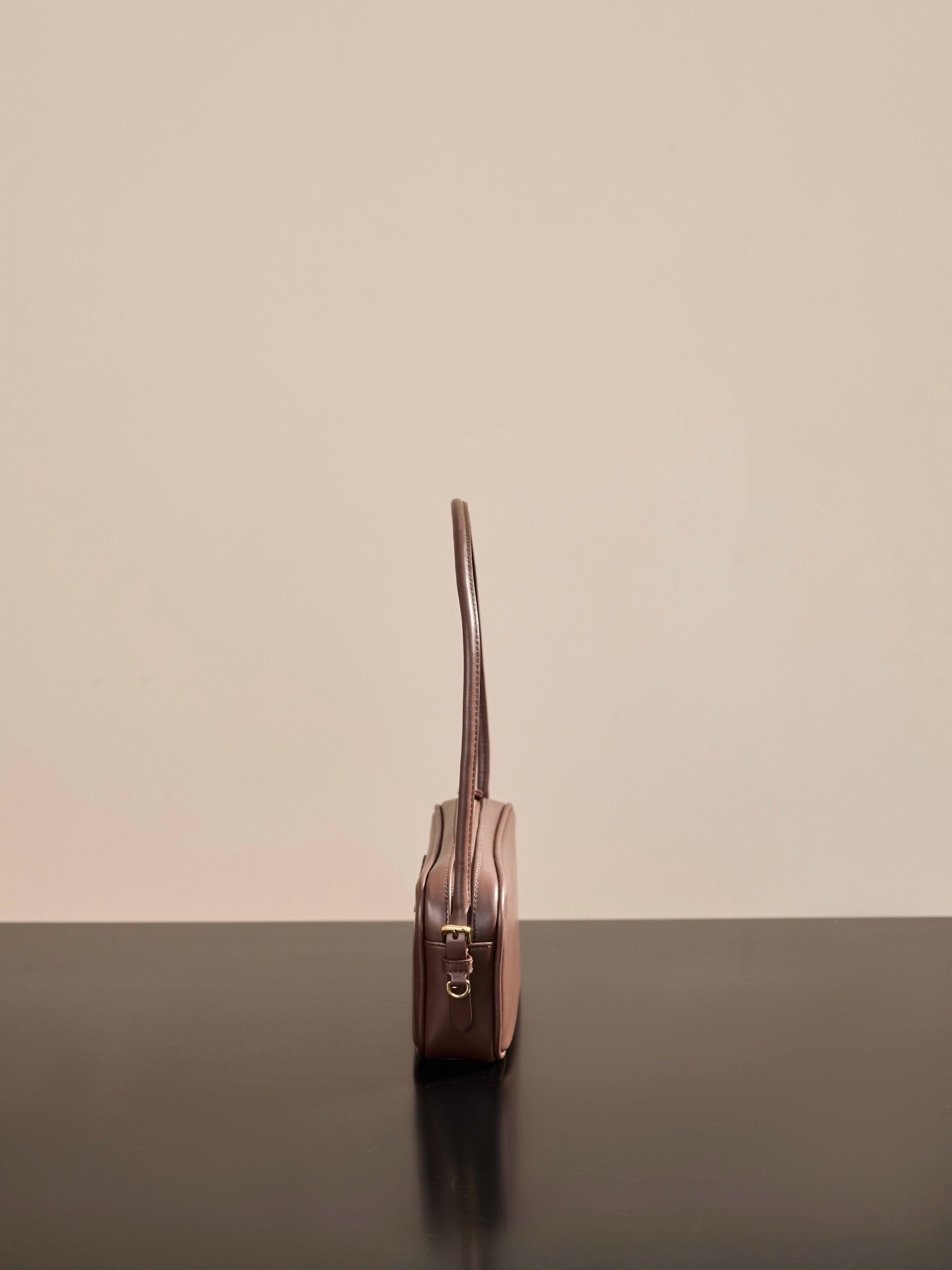 미우미우 가죽 파우치