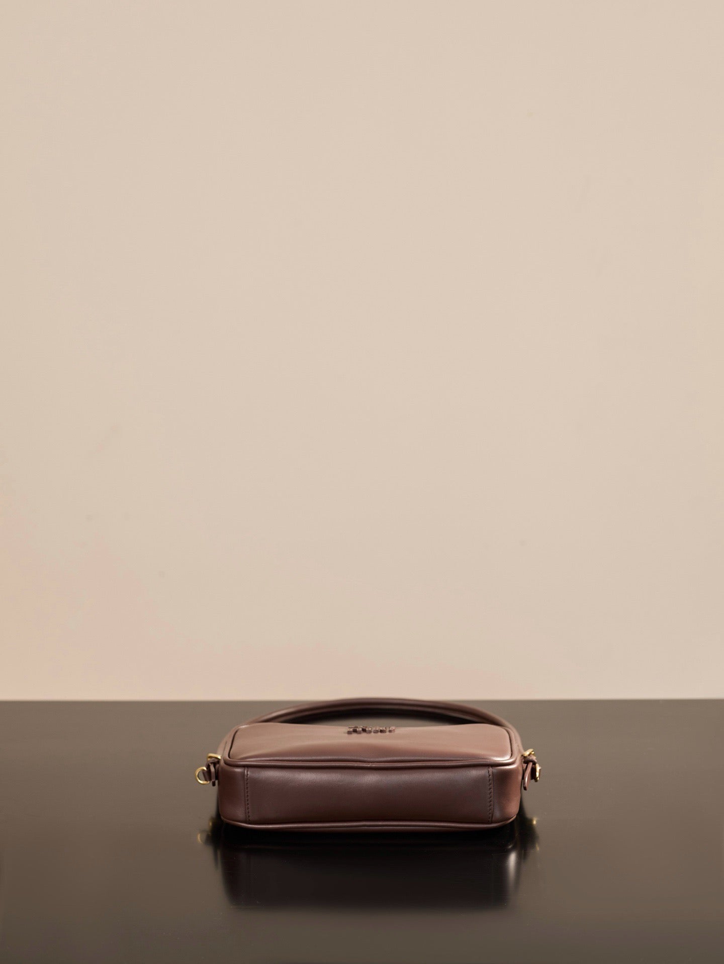 미우미우 가죽 파우치