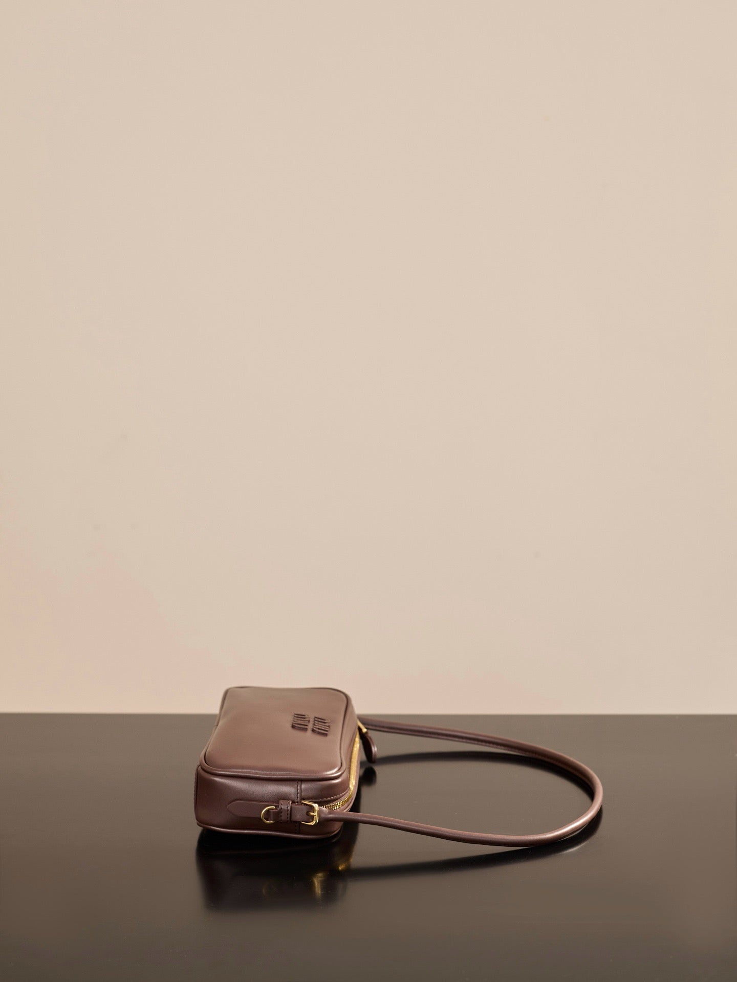 미우미우 가죽 파우치