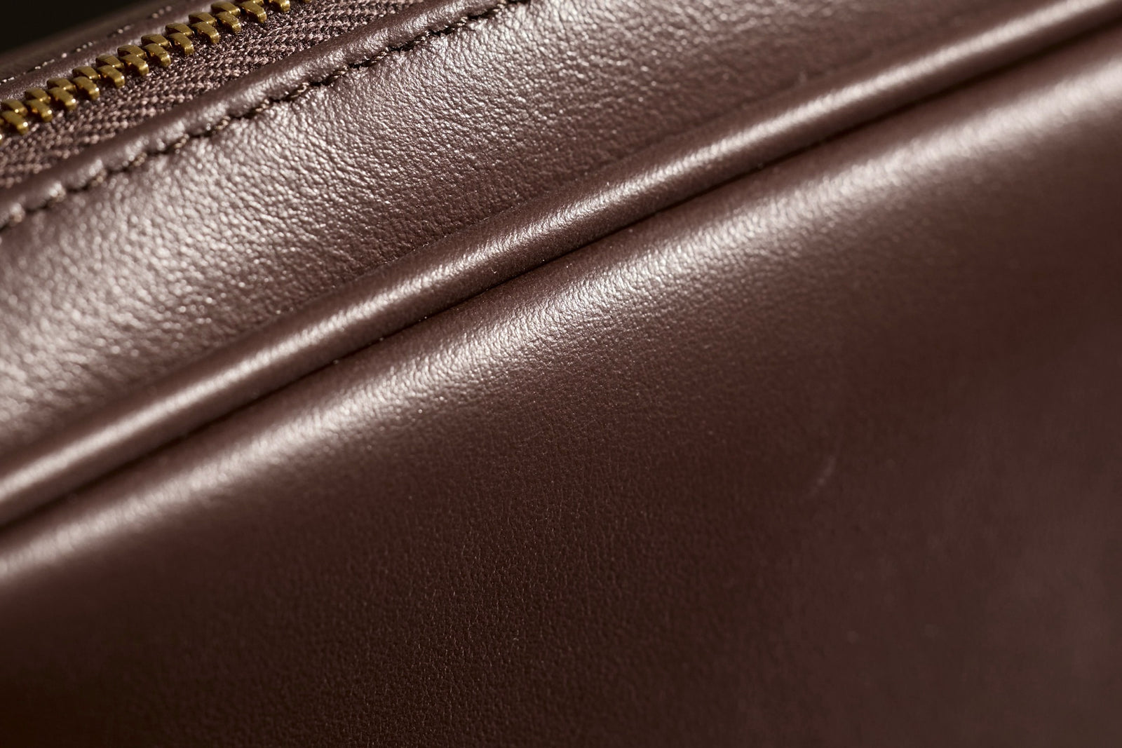 미우미우 가죽 파우치