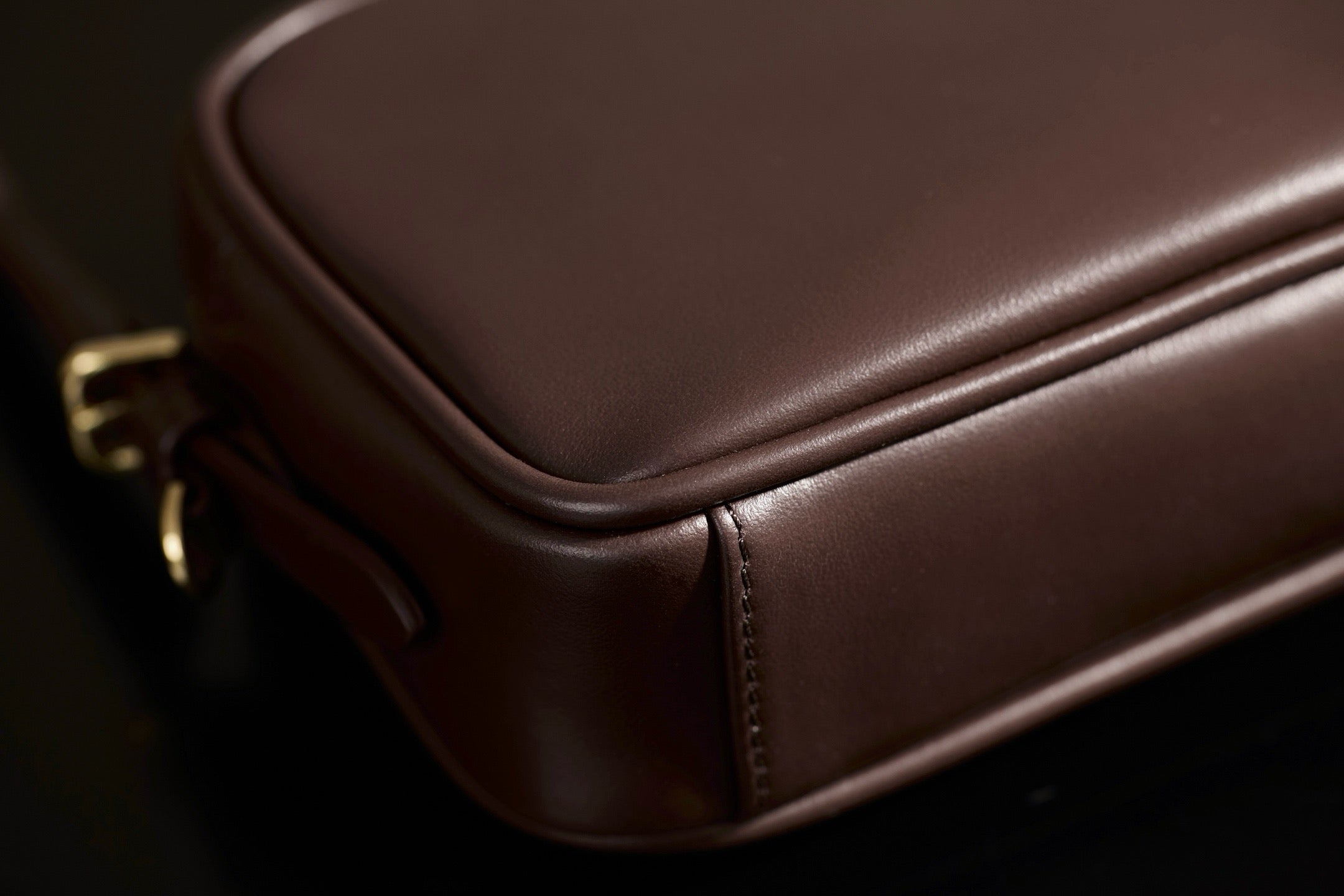 미우미우 가죽 파우치