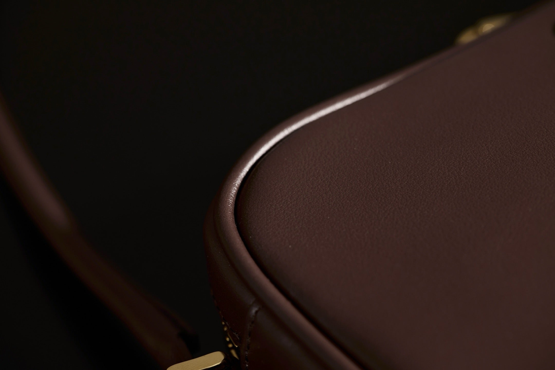 미우미우 가죽 파우치