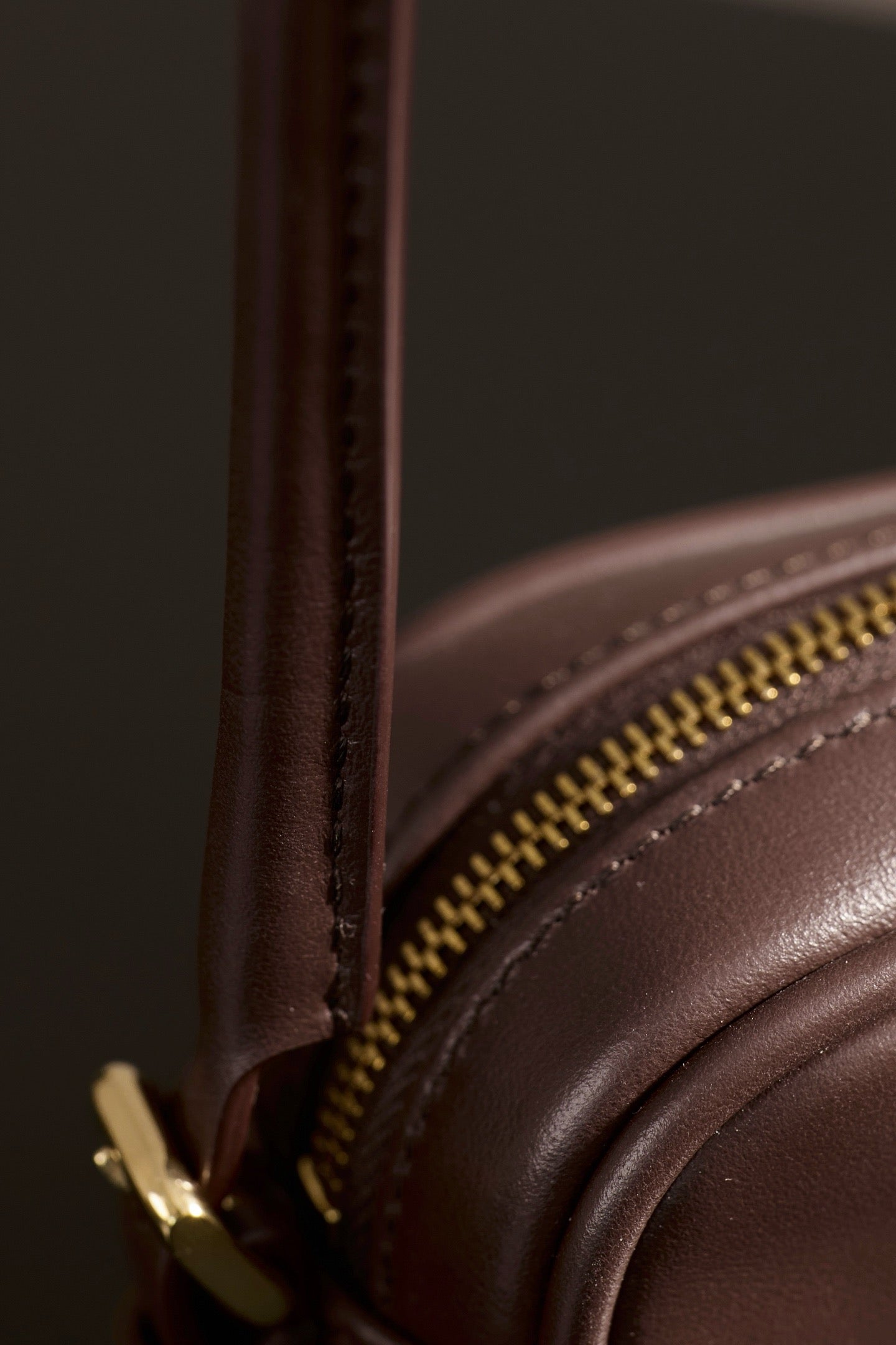 미우미우 가죽 파우치