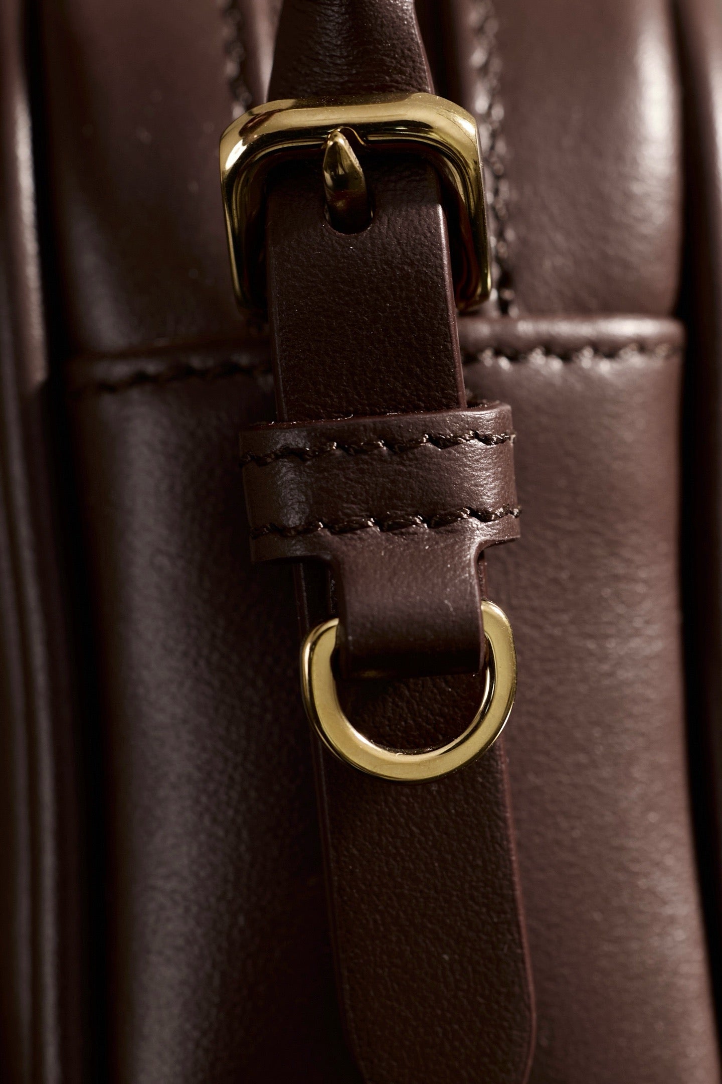 미우미우 가죽 파우치