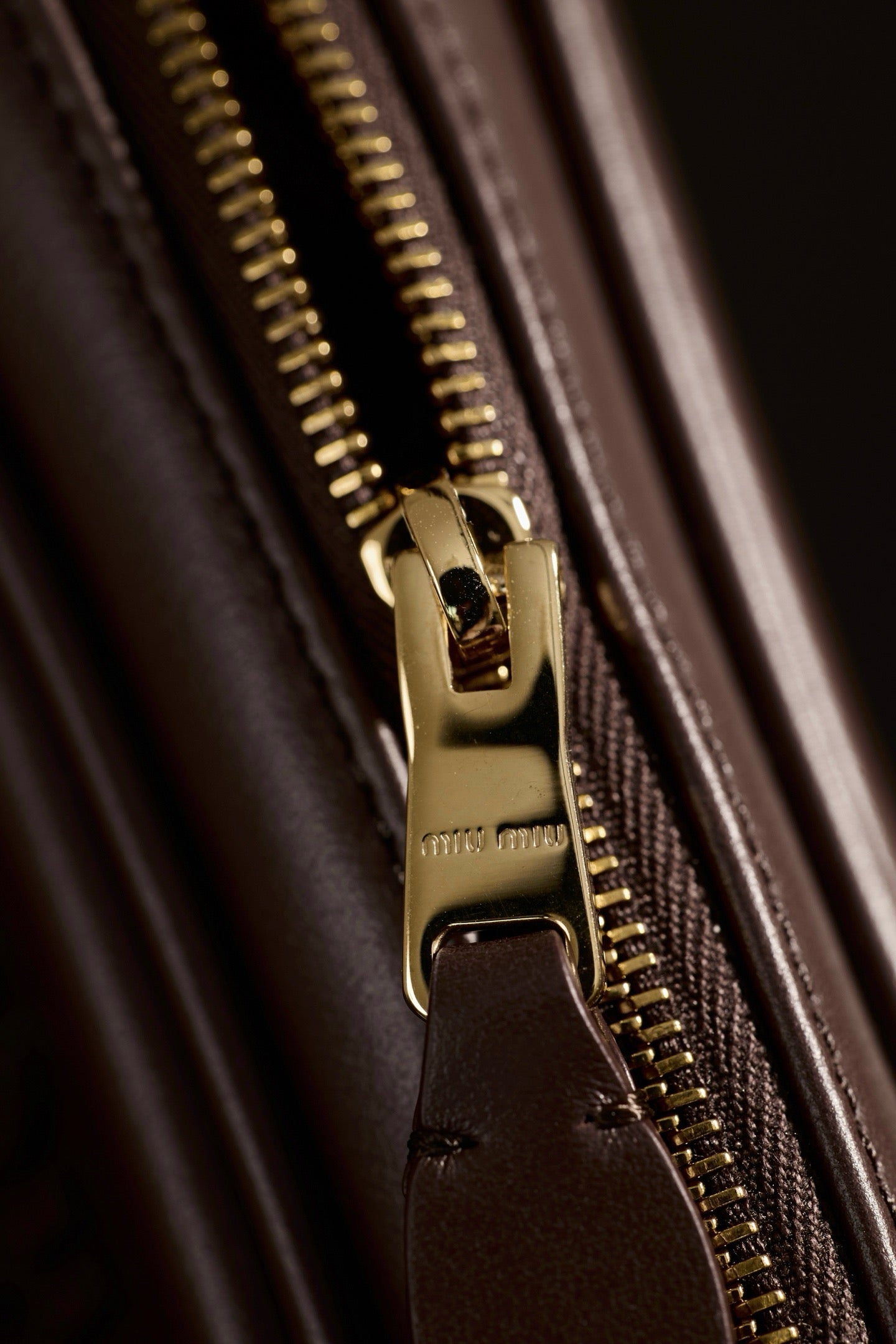 미우미우 가죽 파우치