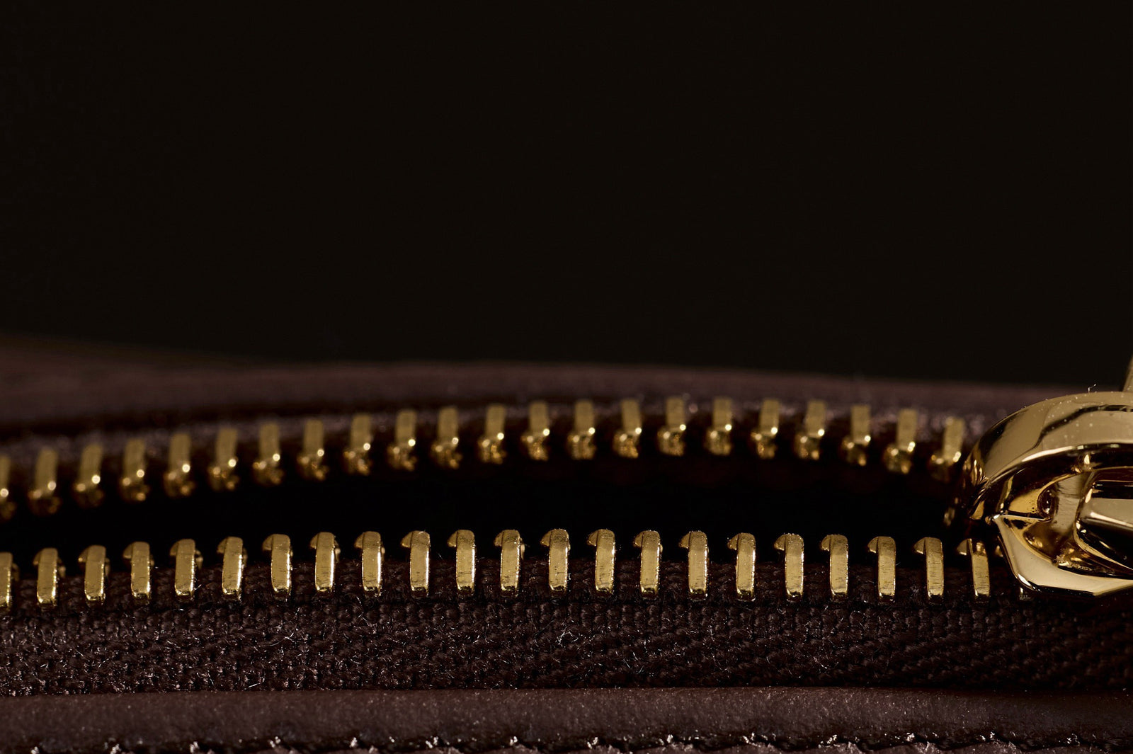 미우미우 가죽 파우치