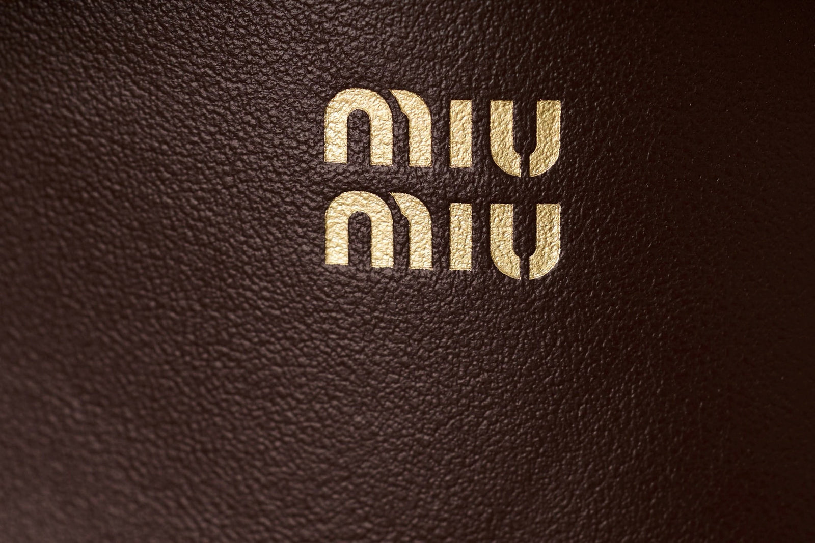 미우미우 가죽 파우치