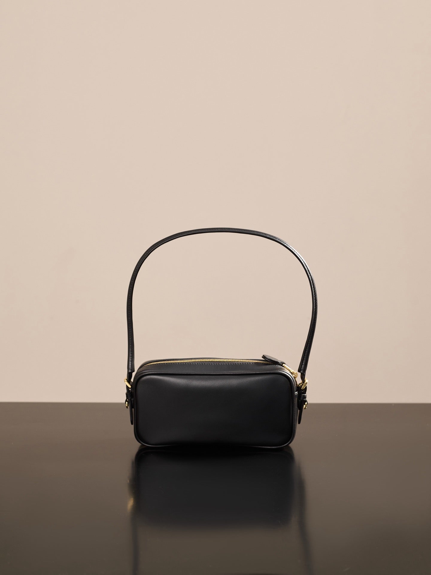 미우미우 가죽 파우치