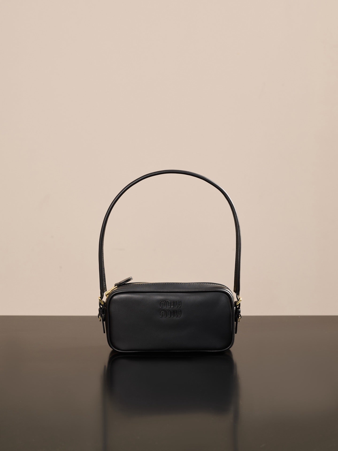 미우미우 가죽 파우치