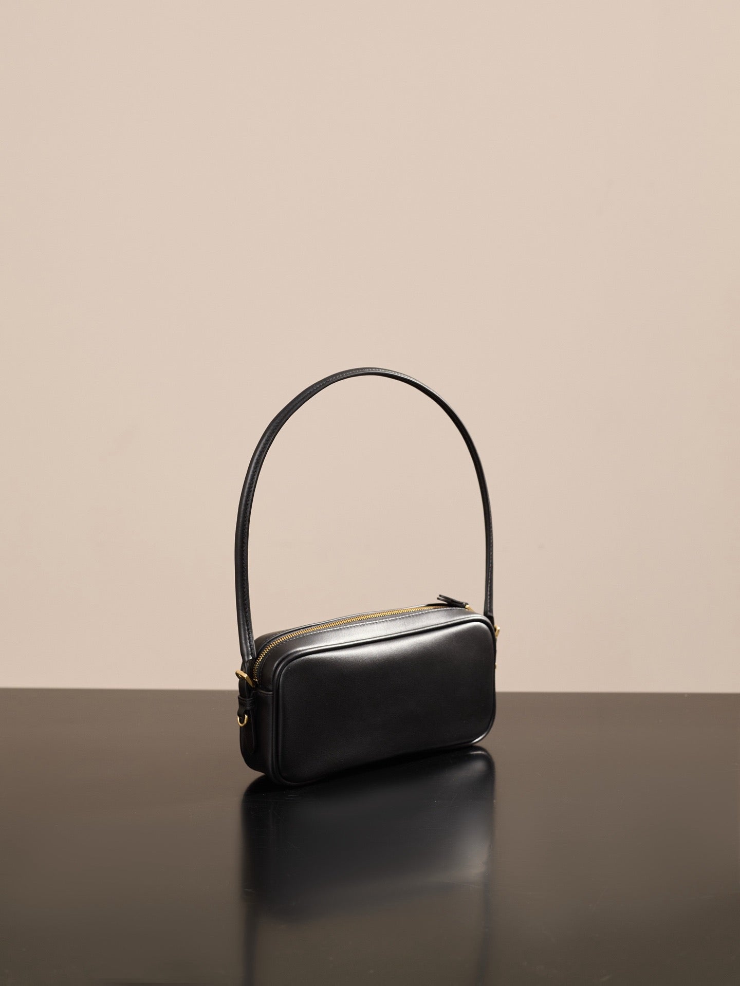 미우미우 가죽 파우치