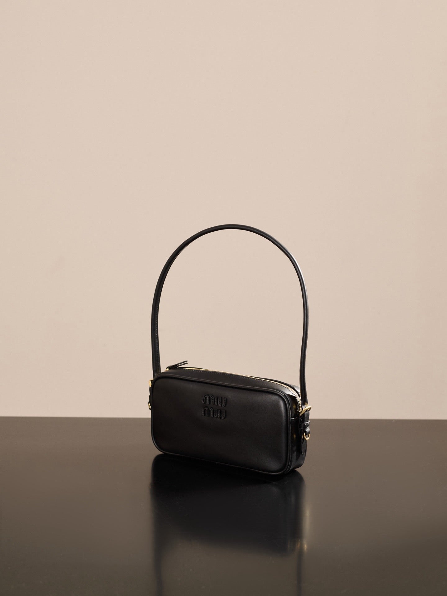 미우미우 가죽 파우치