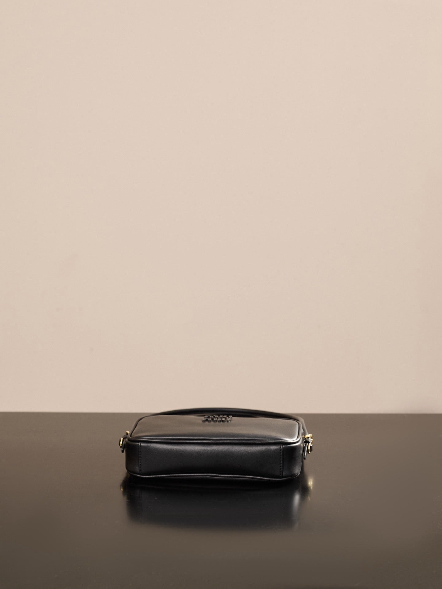 미우미우 가죽 파우치