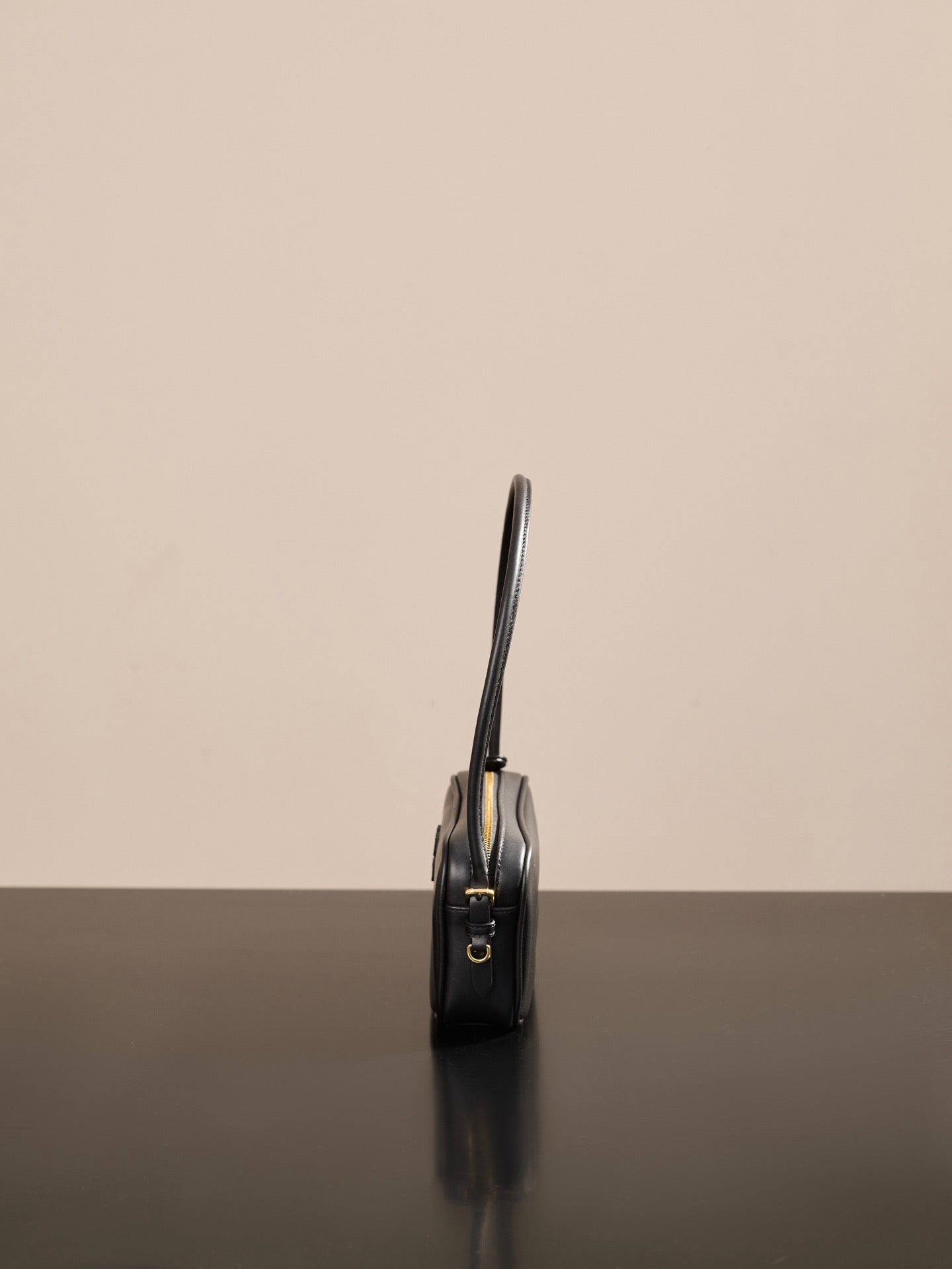 미우미우 가죽 파우치