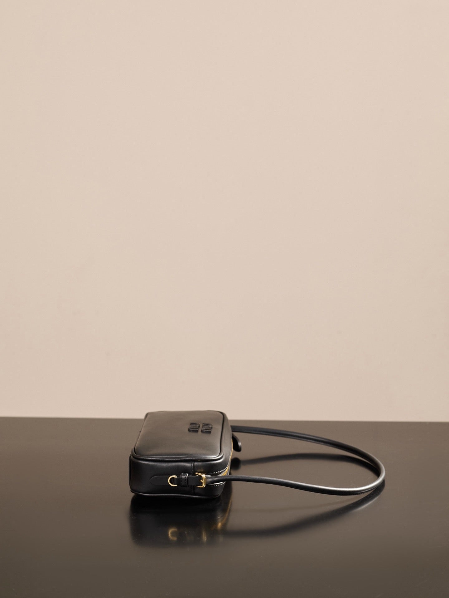 미우미우 가죽 파우치