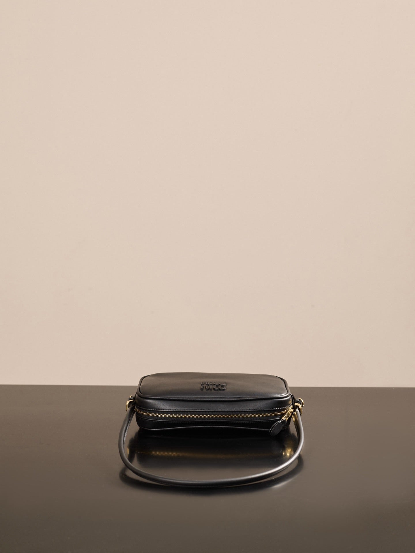 미우미우 가죽 파우치