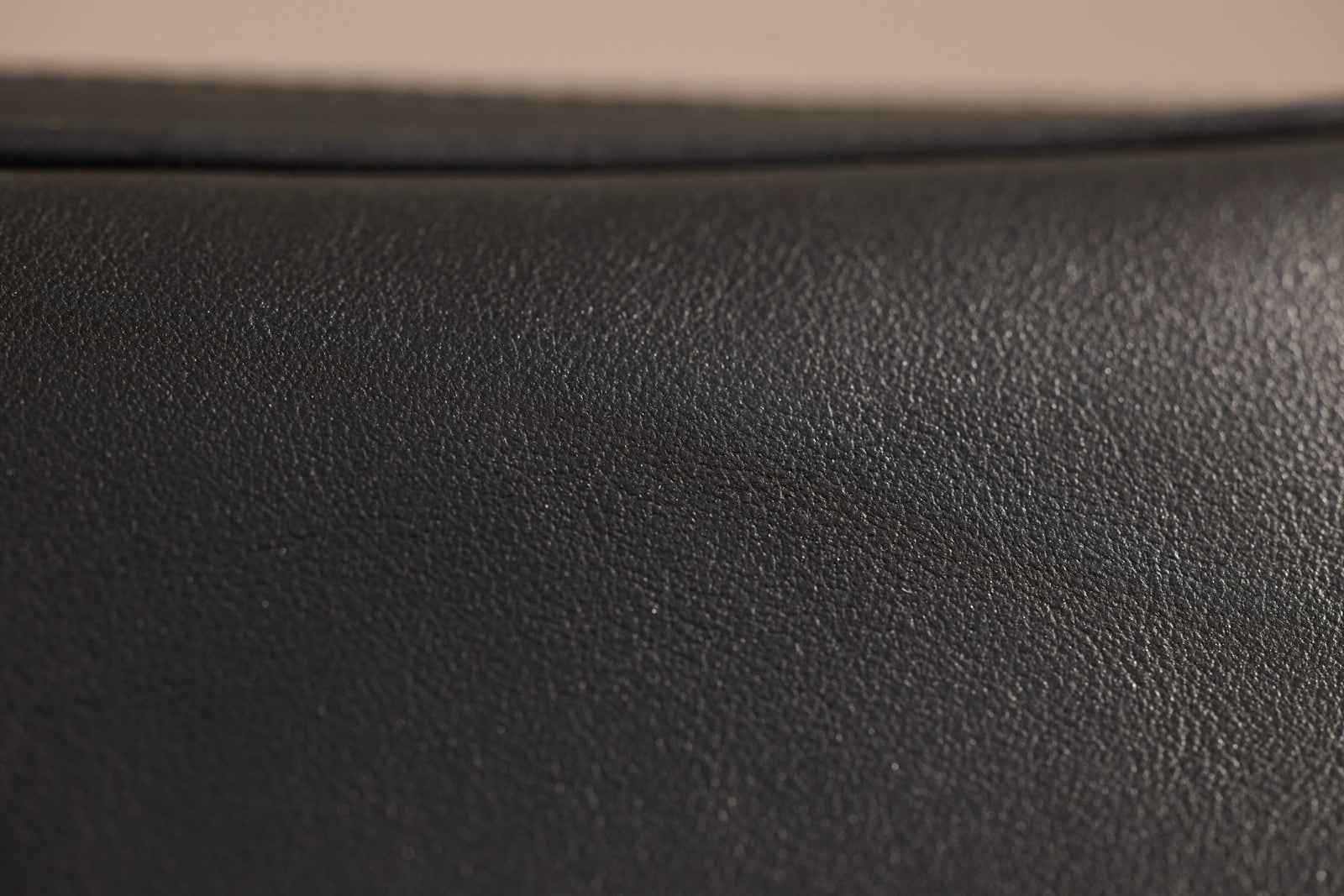 미우미우 가죽 파우치