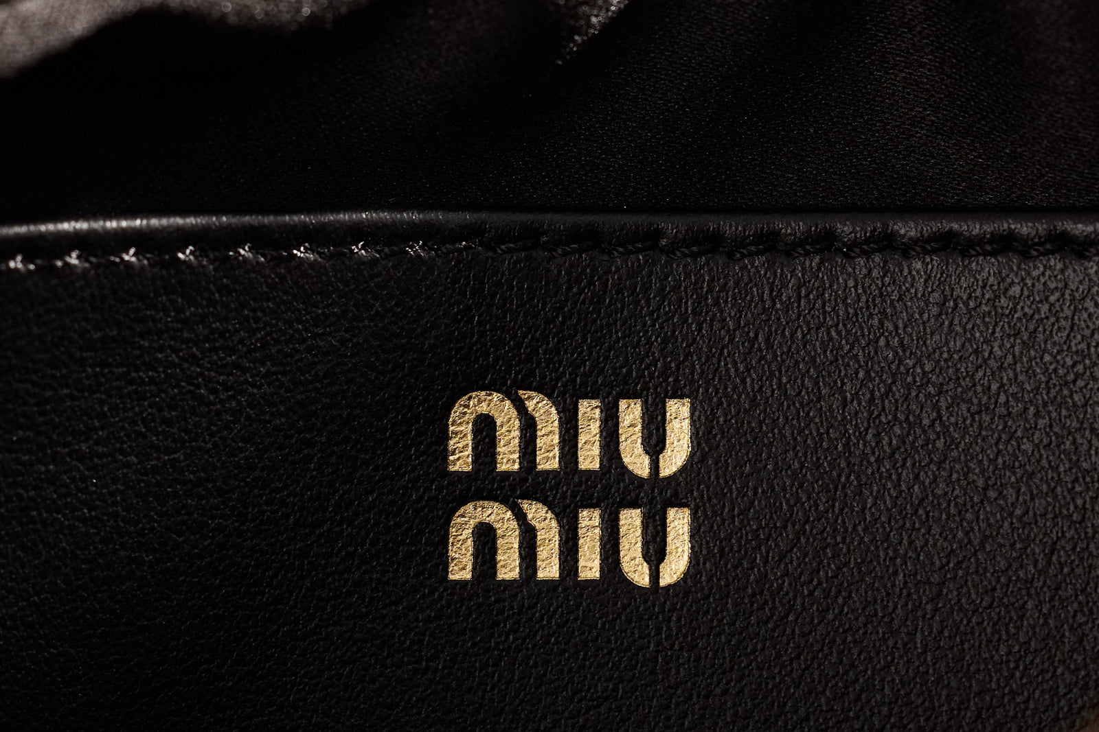 미우미우 가죽 파우치