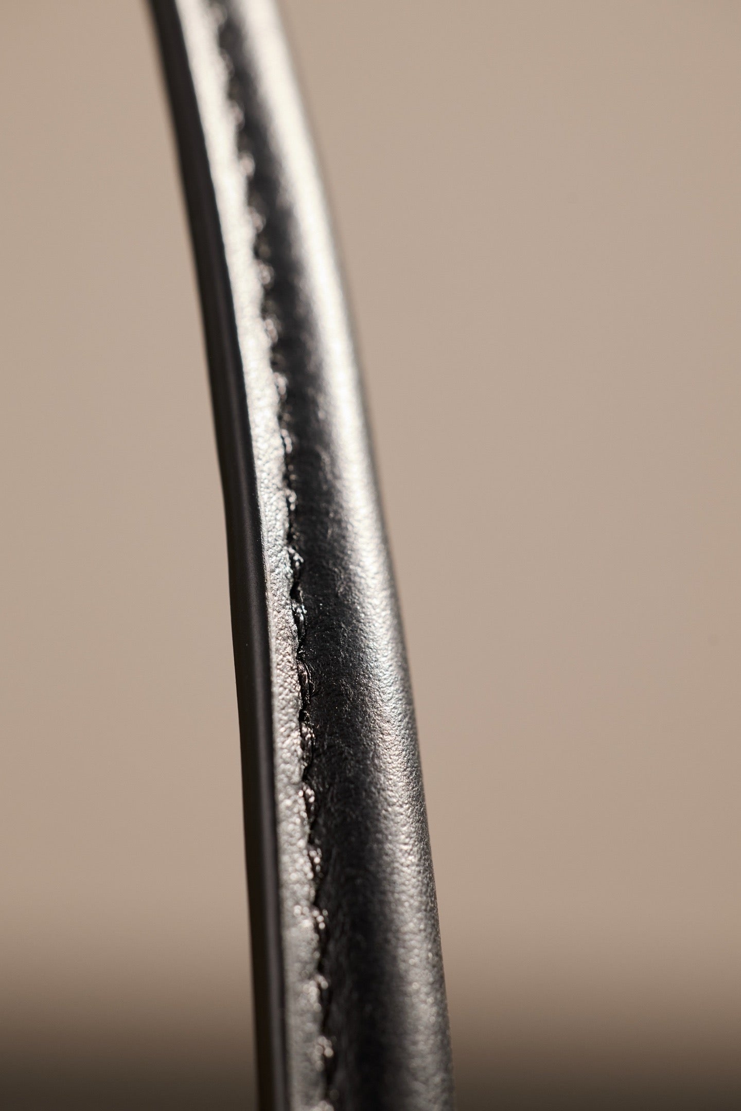 미우미우 가죽 파우치