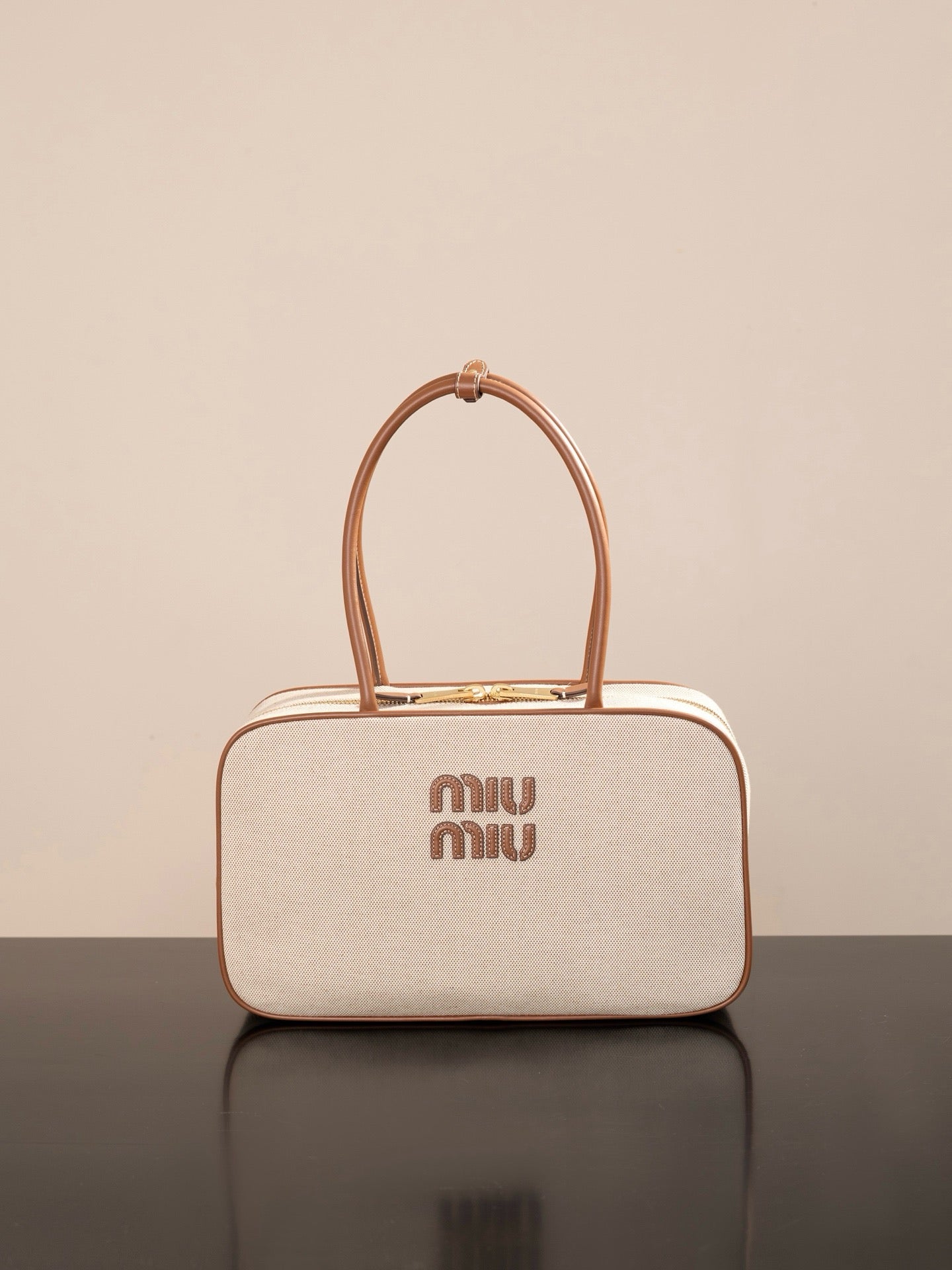 미우미우 캔버스 및 가죽 보 백 라지