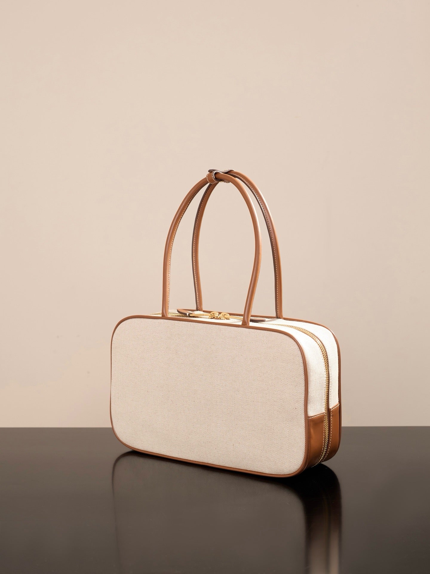 미우미우 캔버스 및 가죽 보 백 라지