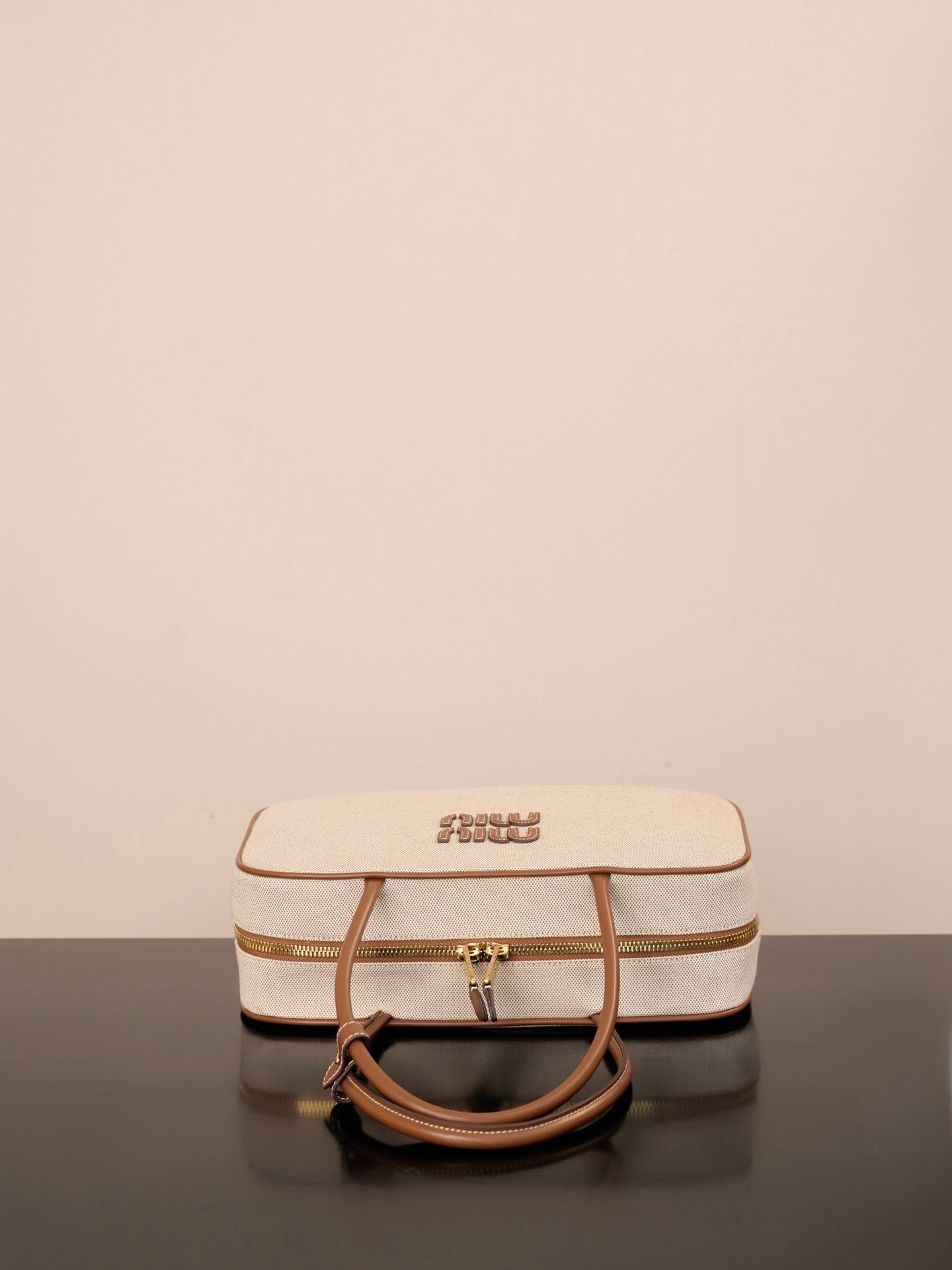 미우미우 캔버스 및 가죽 보 백 라지