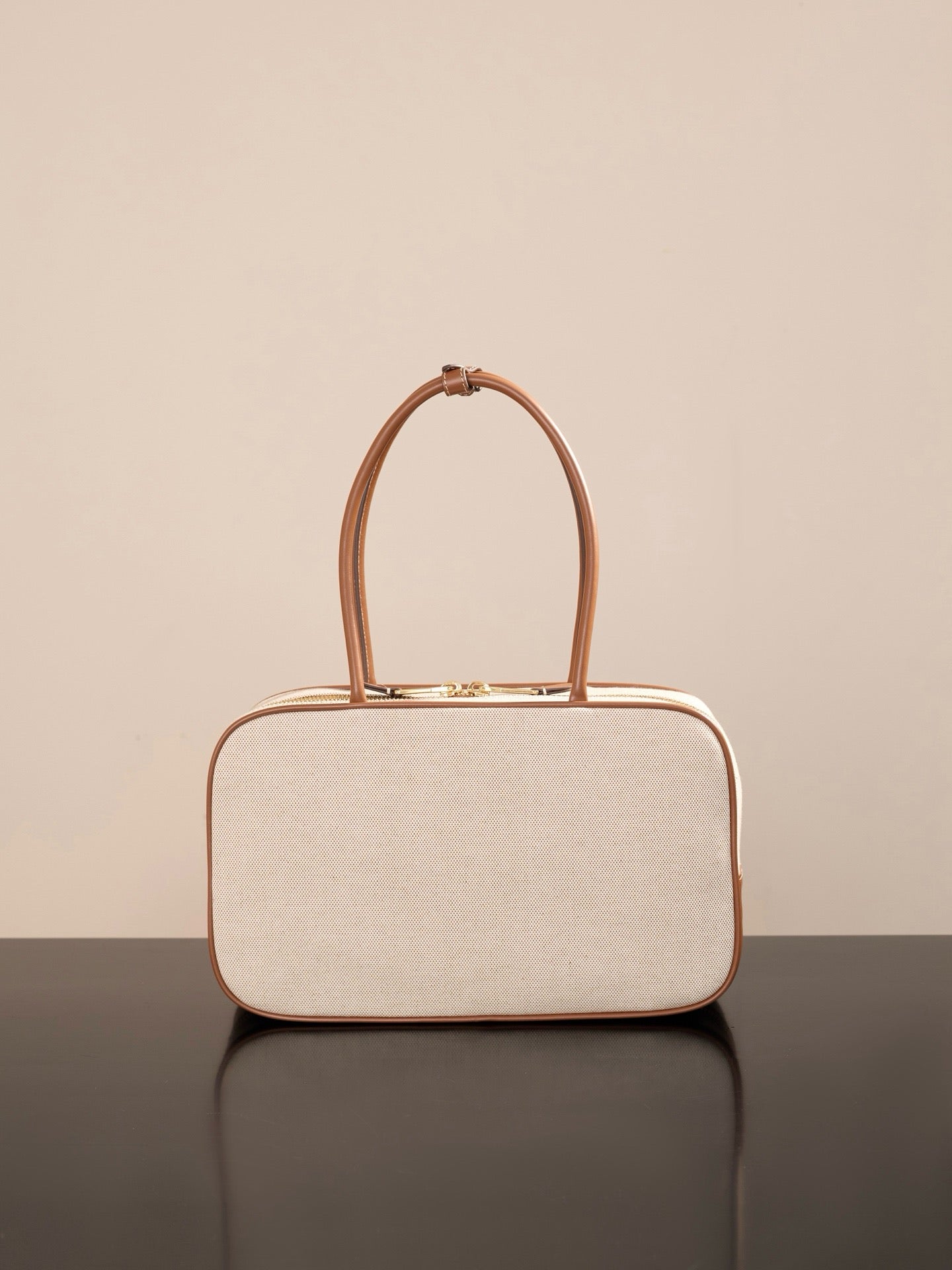 미우미우 캔버스 및 가죽 보 백 라지