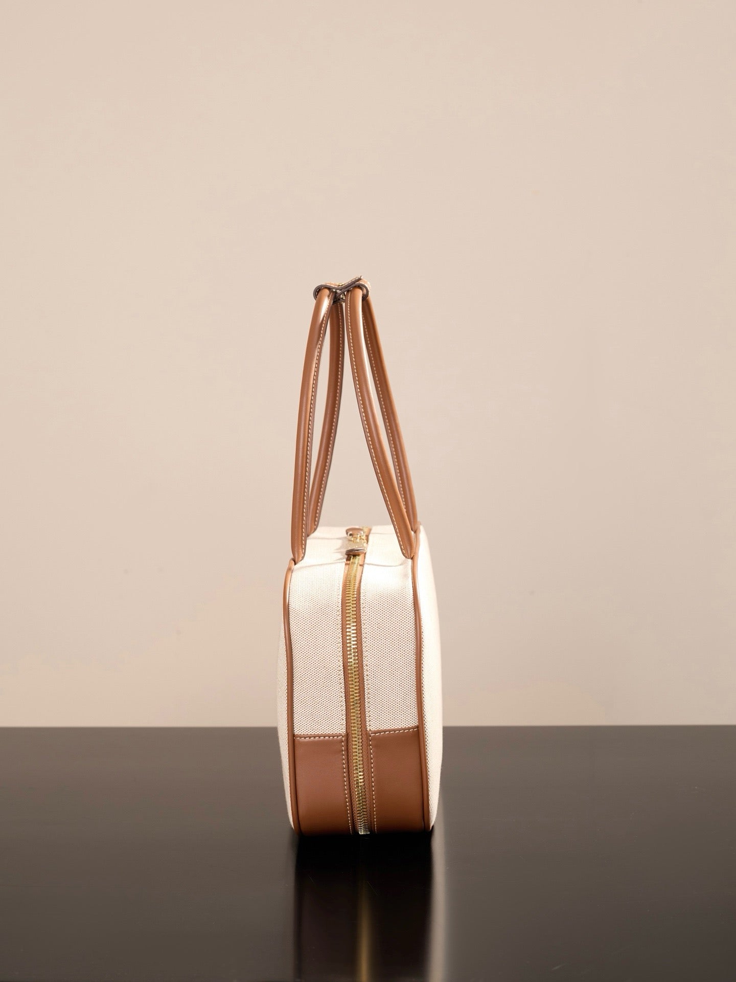 미우미우 캔버스 및 가죽 보 백 라지