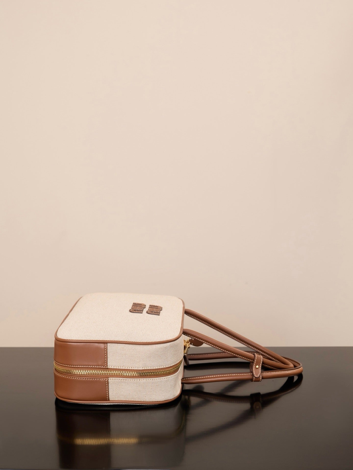 미우미우 캔버스 및 가죽 보 백 라지