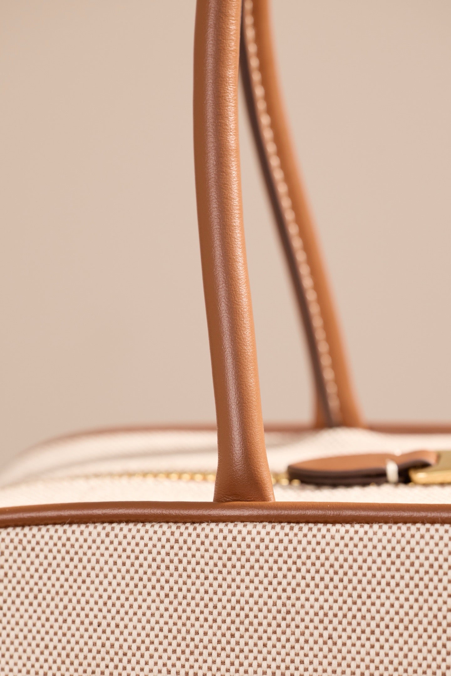 미우미우 캔버스 및 가죽 보 백 라지