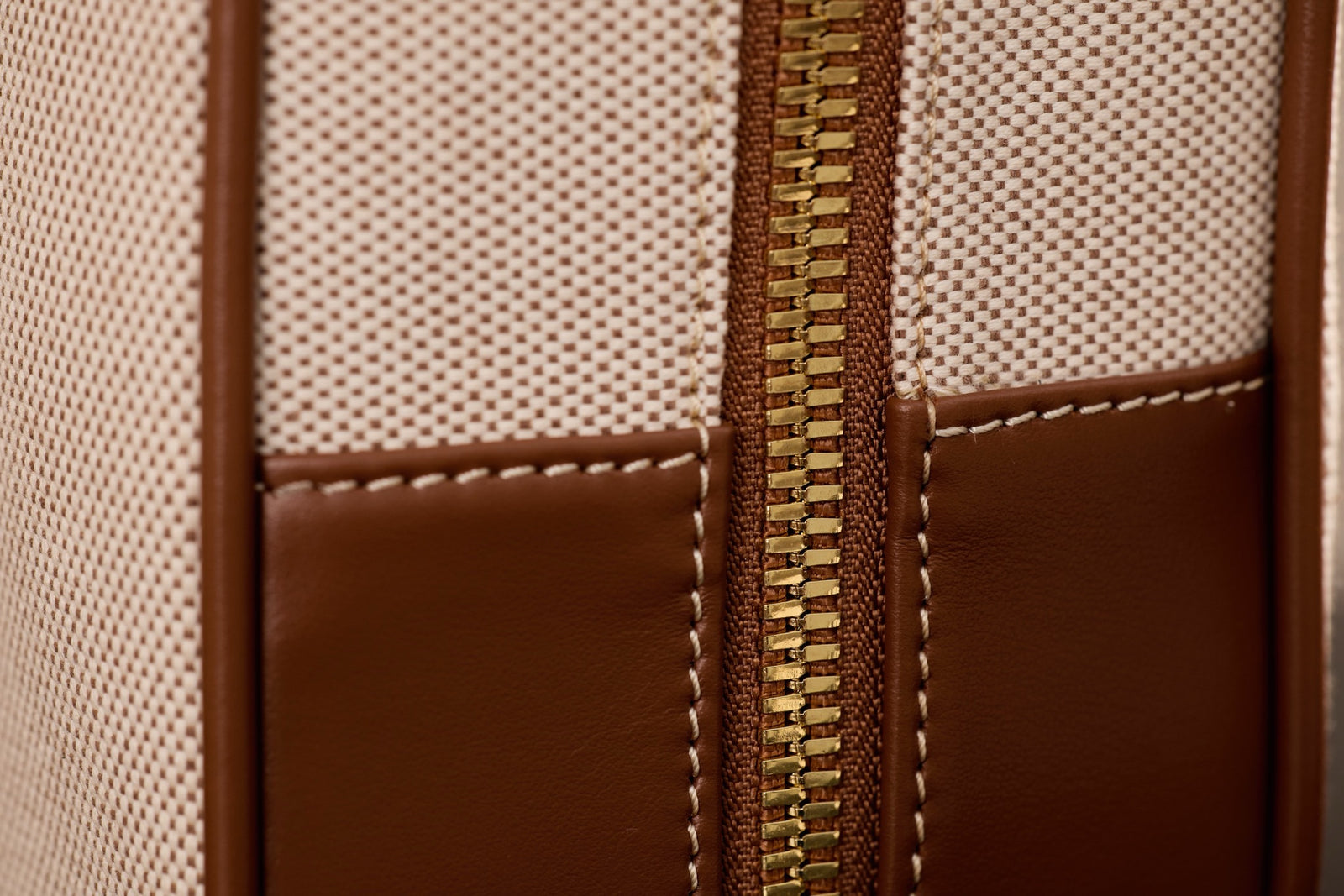 미우미우 캔버스 및 가죽 보 백 라지