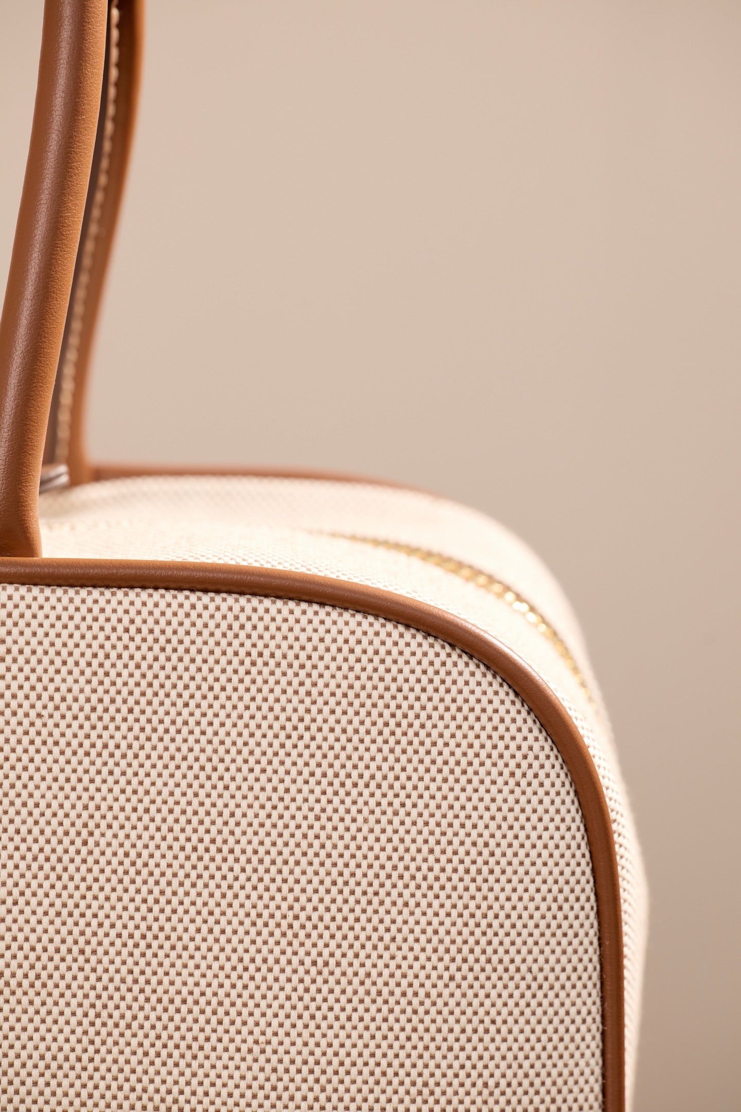 미우미우 캔버스 및 가죽 보 백 라지