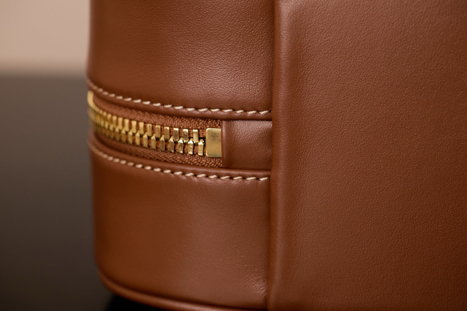 미우미우 캔버스 및 가죽 보 백 라지