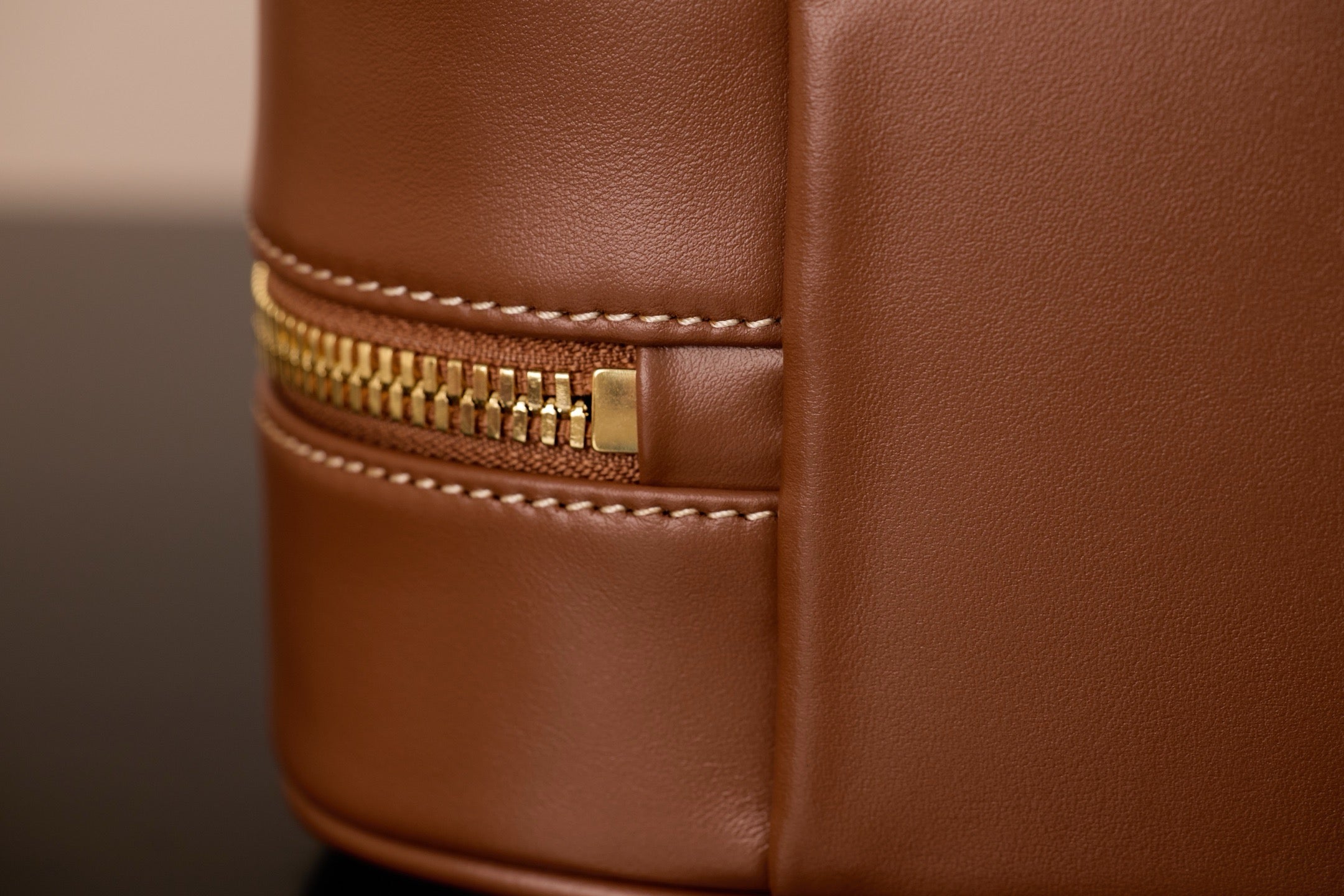 미우미우 캔버스 및 가죽 보 백 라지