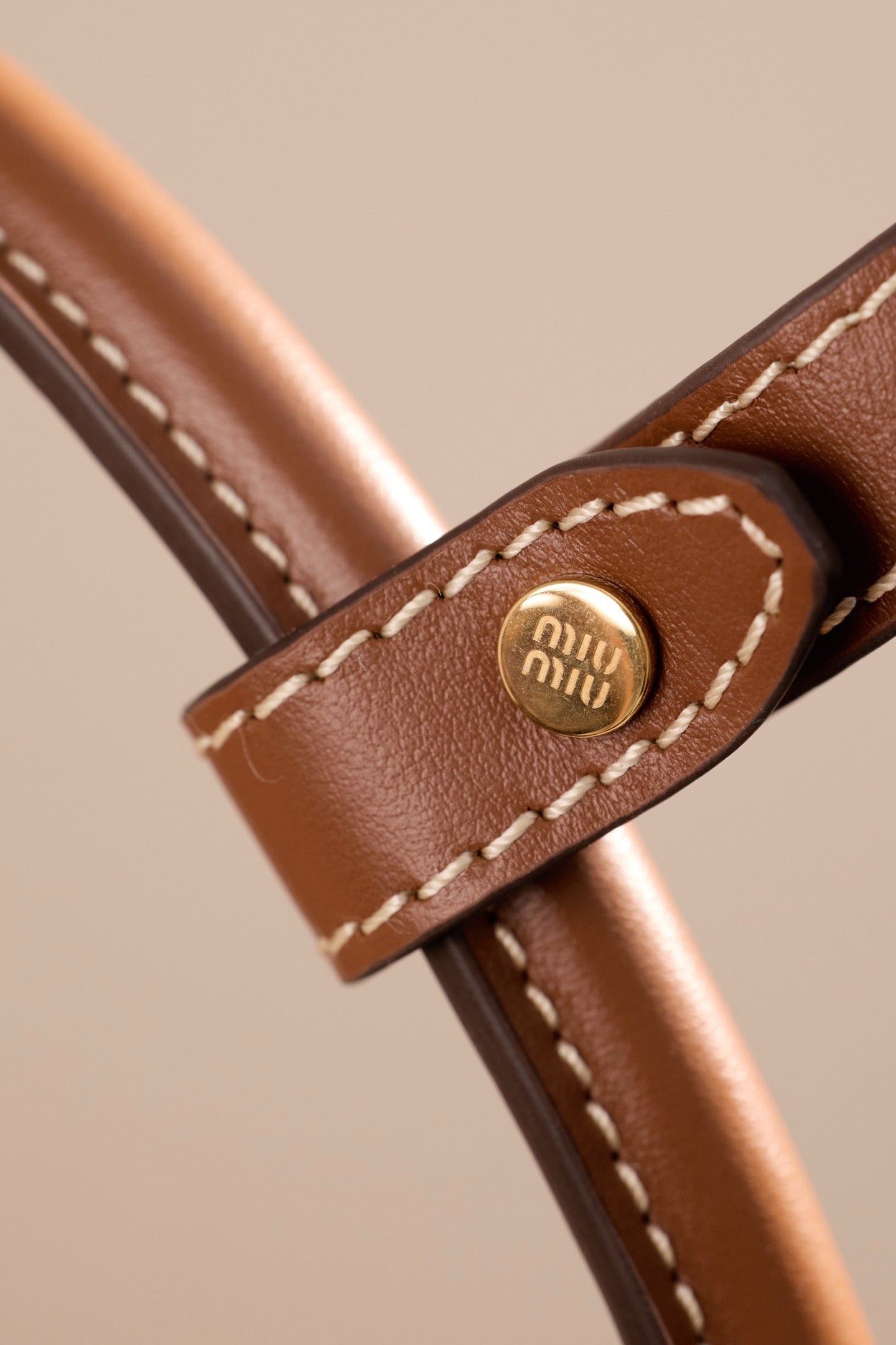 미우미우 캔버스 및 가죽 보 백 라지